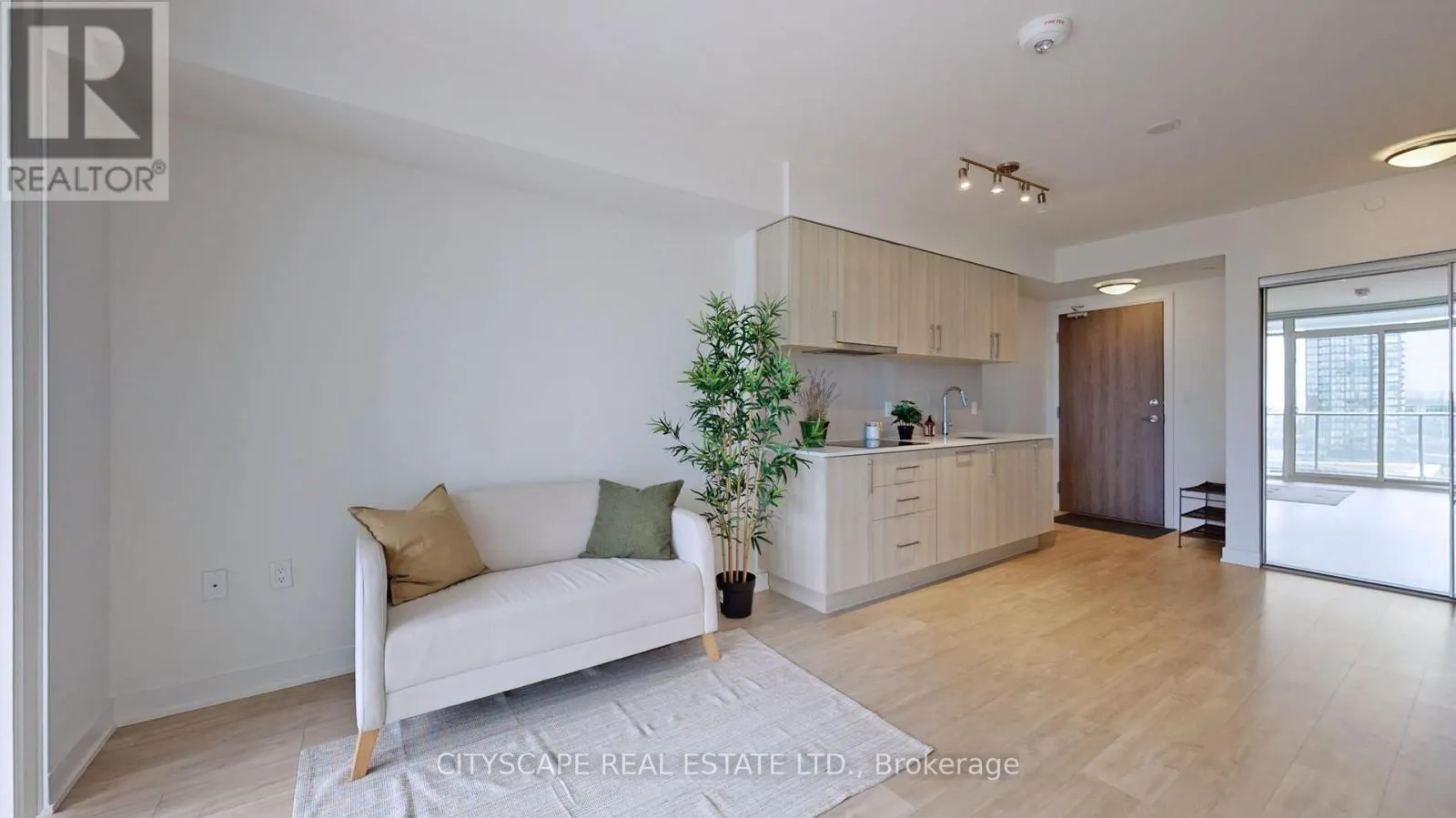 703W - 27 BATHURST STREET