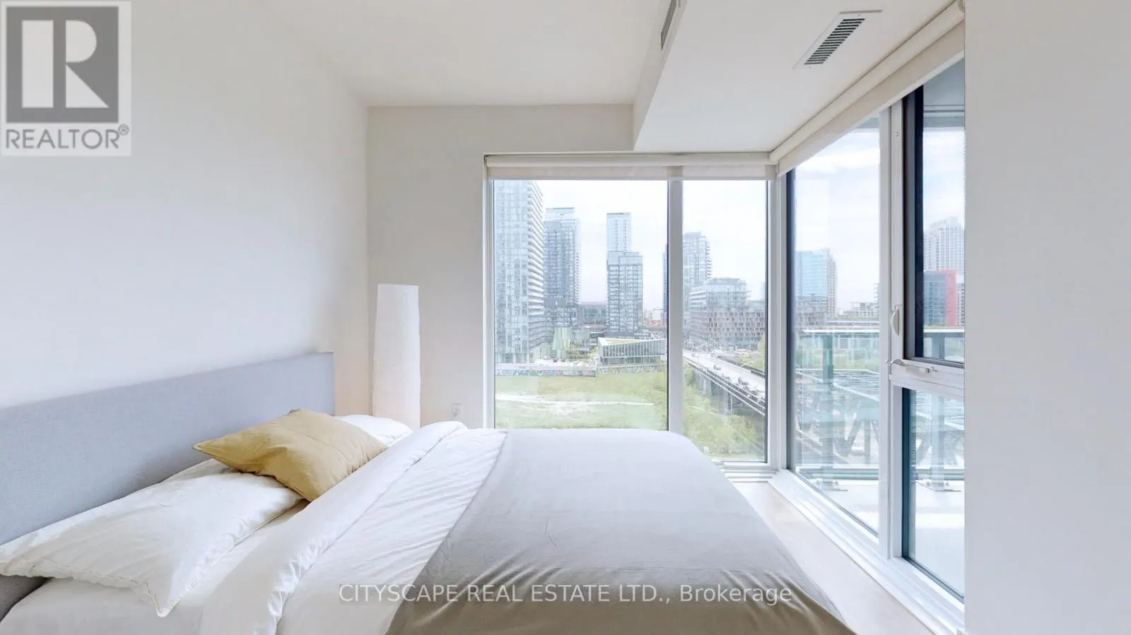 703W - 27 BATHURST STREET