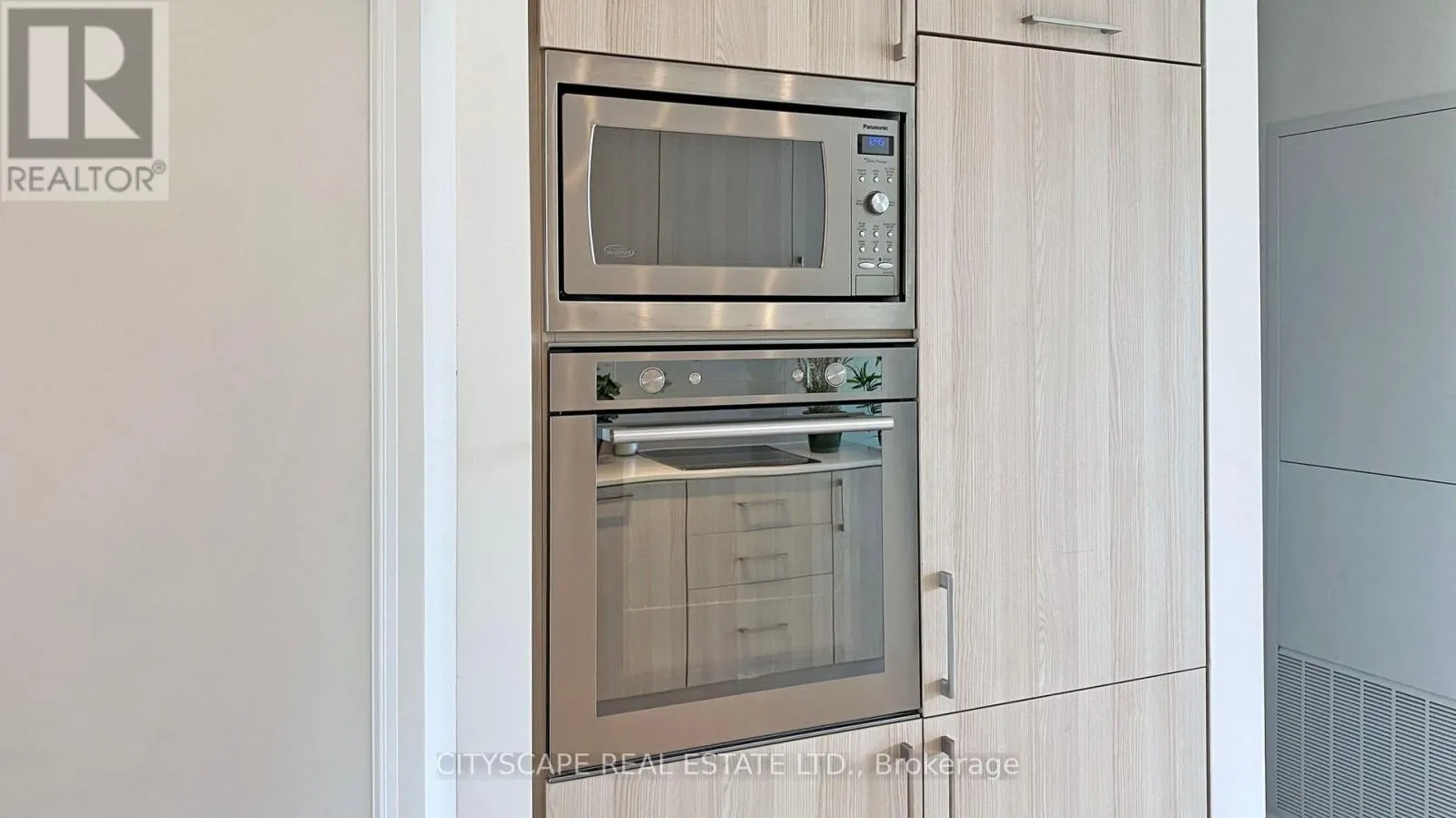 703W - 27 BATHURST STREET