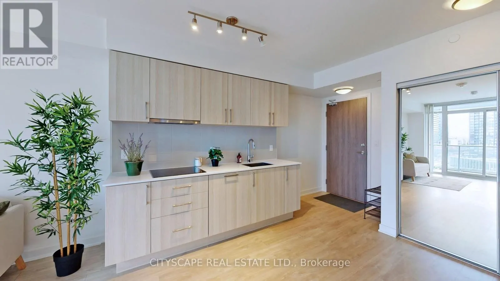 703W - 27 BATHURST STREET