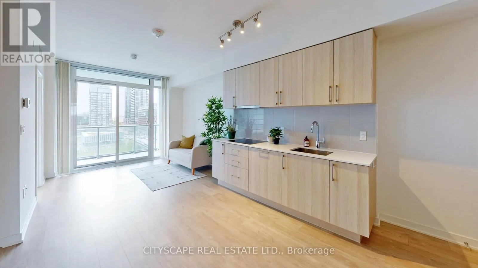 703W - 27 BATHURST STREET