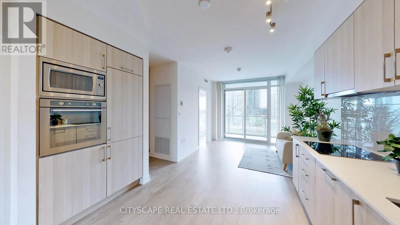 703W - 27 BATHURST STREET