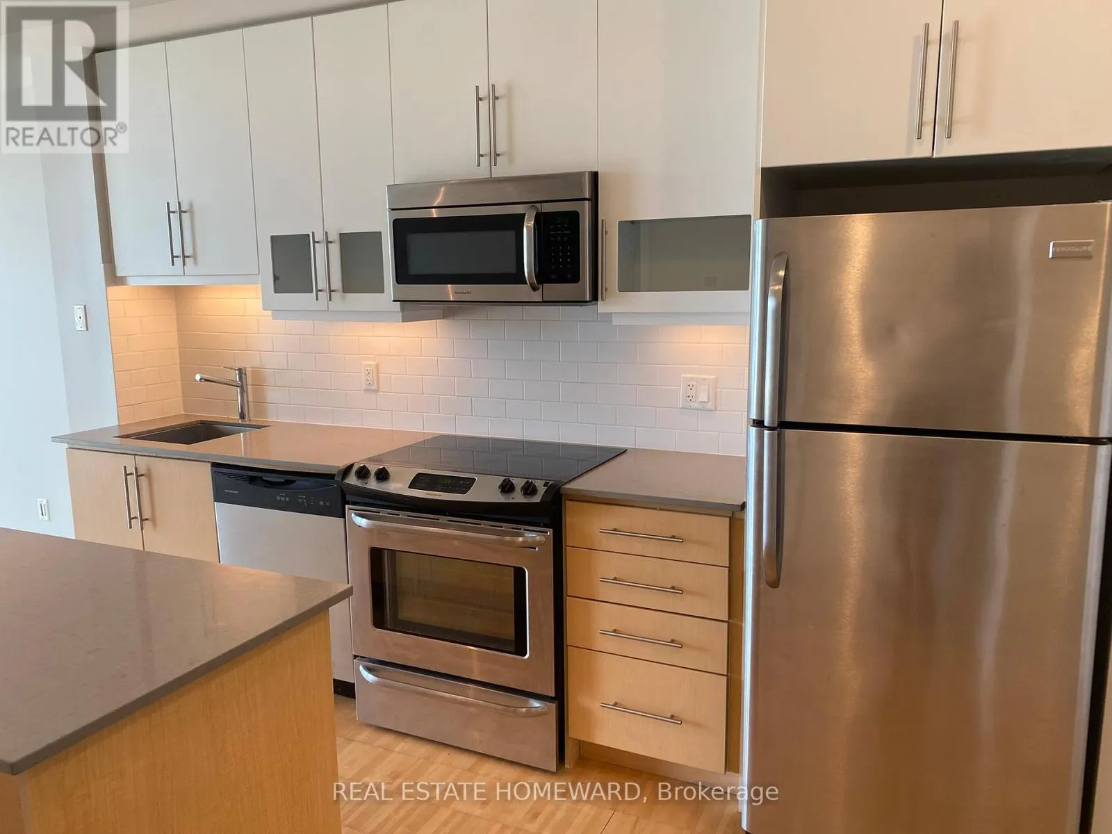 1206 - 1171 QUEEN STREET W