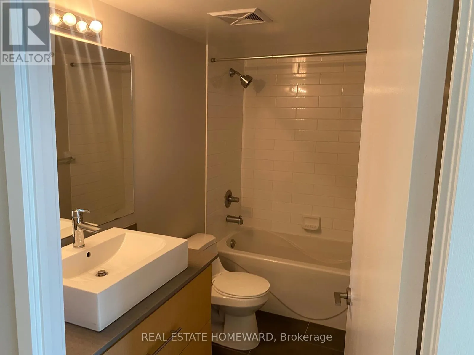 1206 - 1171 QUEEN STREET W
