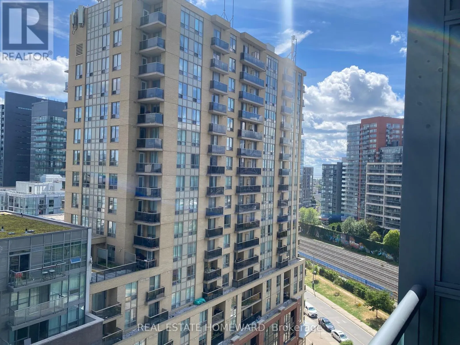 1206 - 1171 QUEEN STREET W