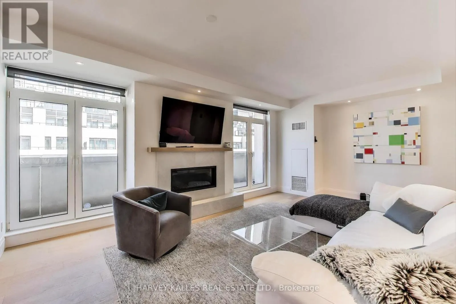 804 - 1 BALMORAL AVENUE