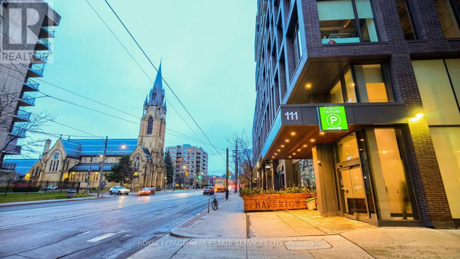 1301 - 111 BATHURST STREET