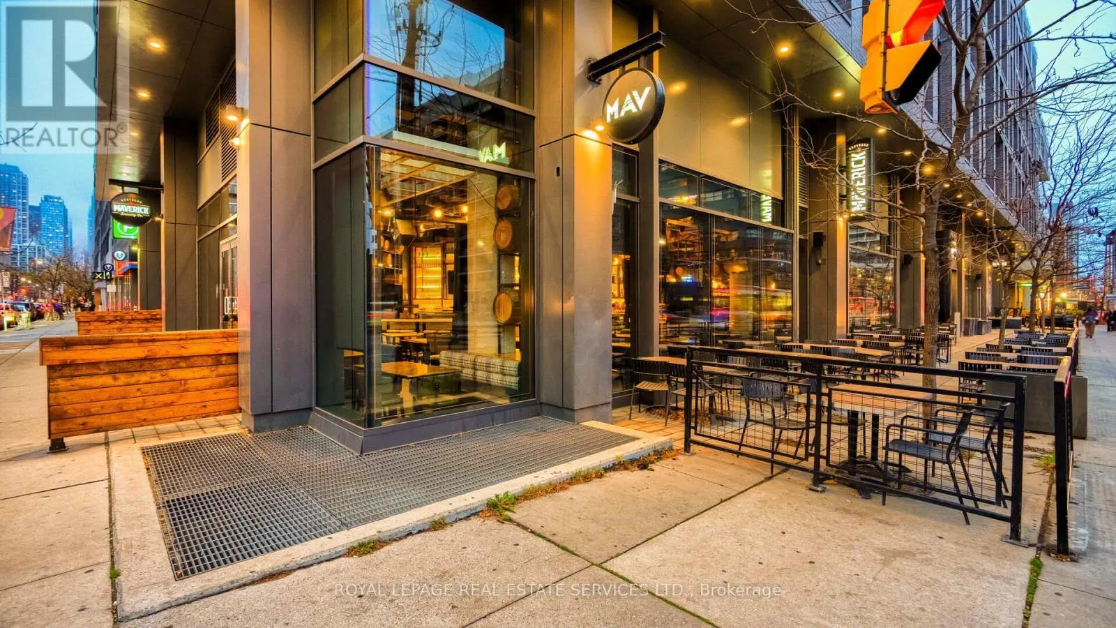 1301 - 111 BATHURST STREET