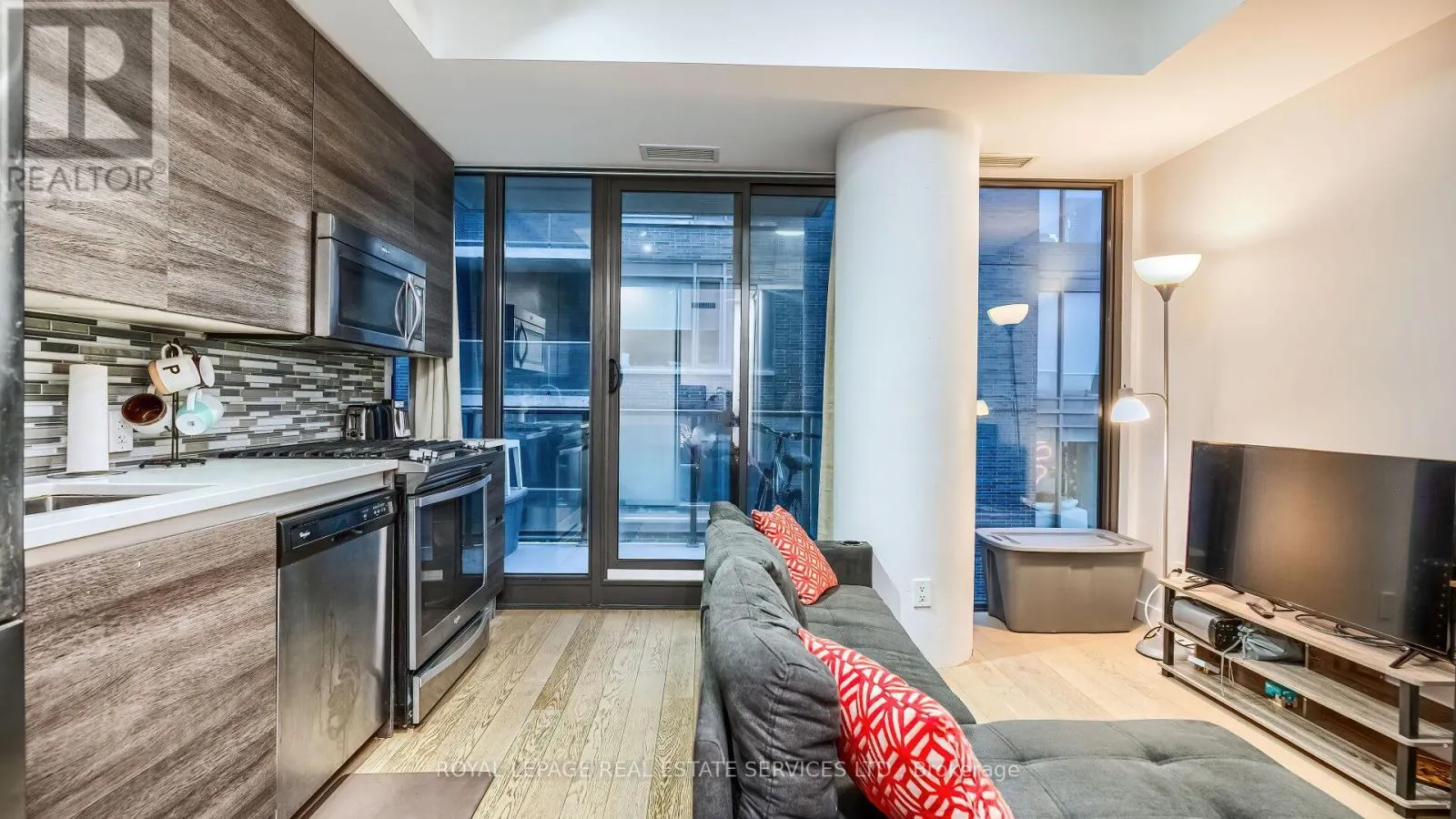 1301 - 111 BATHURST STREET