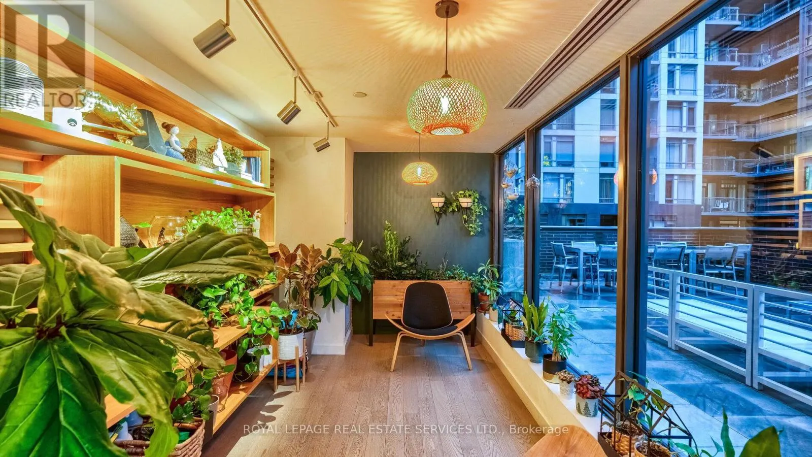 1301 - 111 BATHURST STREET