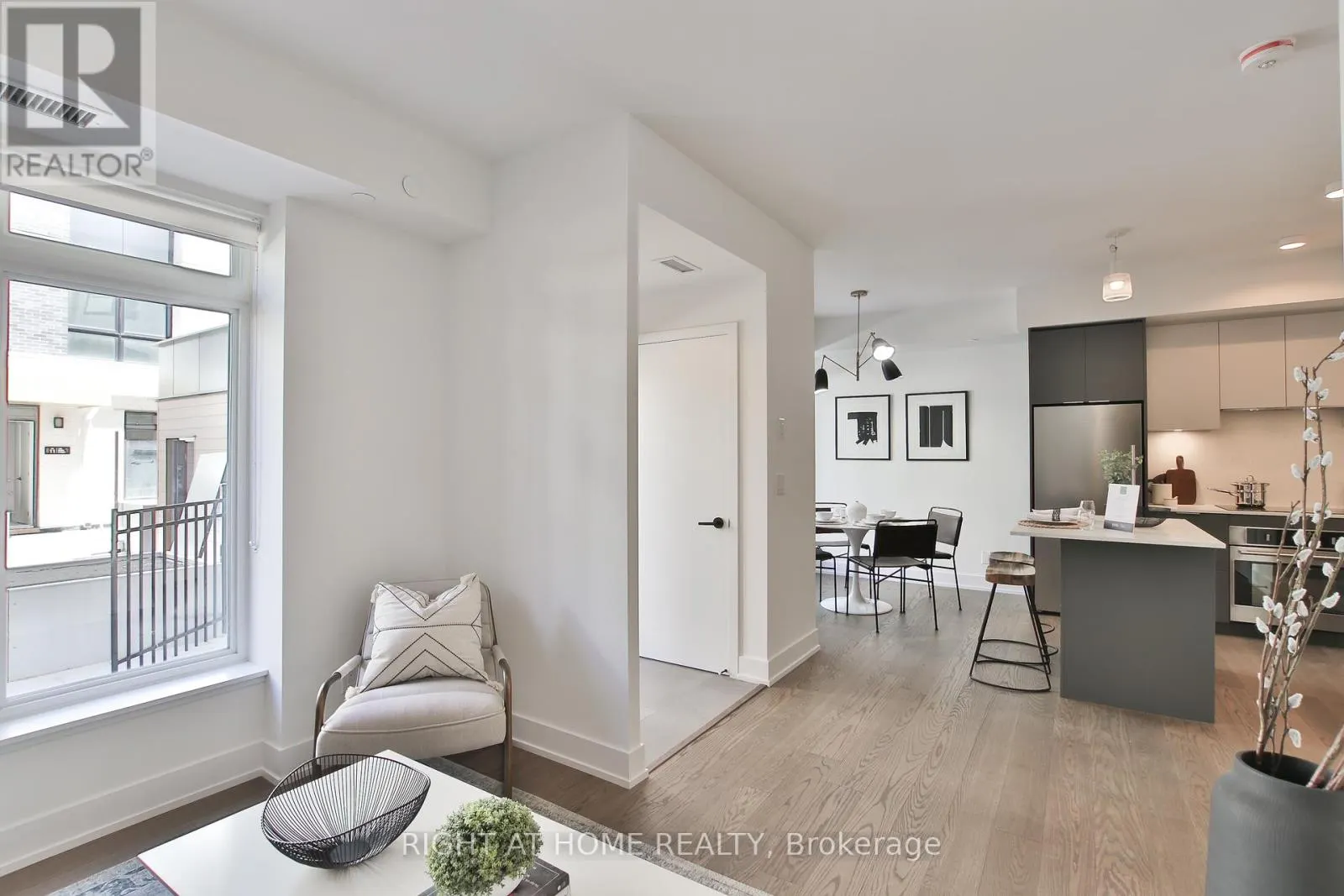 09 - 55 NICHOLAS AVENUE