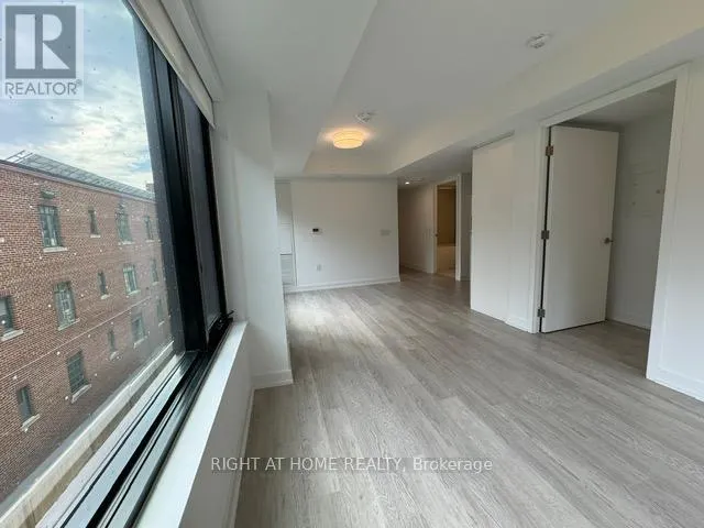319 - 3 STARTHGOWAN AVENUE