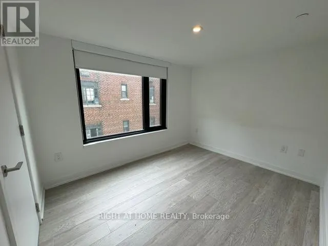 319 - 3 STARTHGOWAN AVENUE