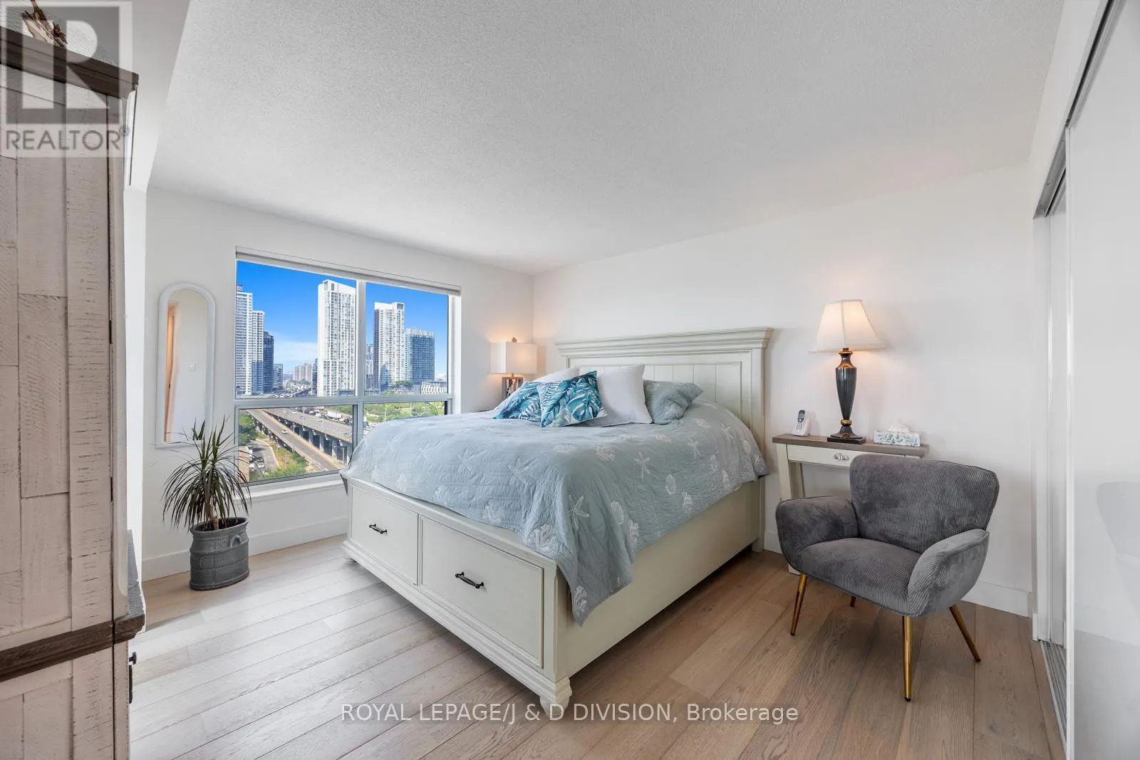 1203 - 410 QUEENS QUAY W