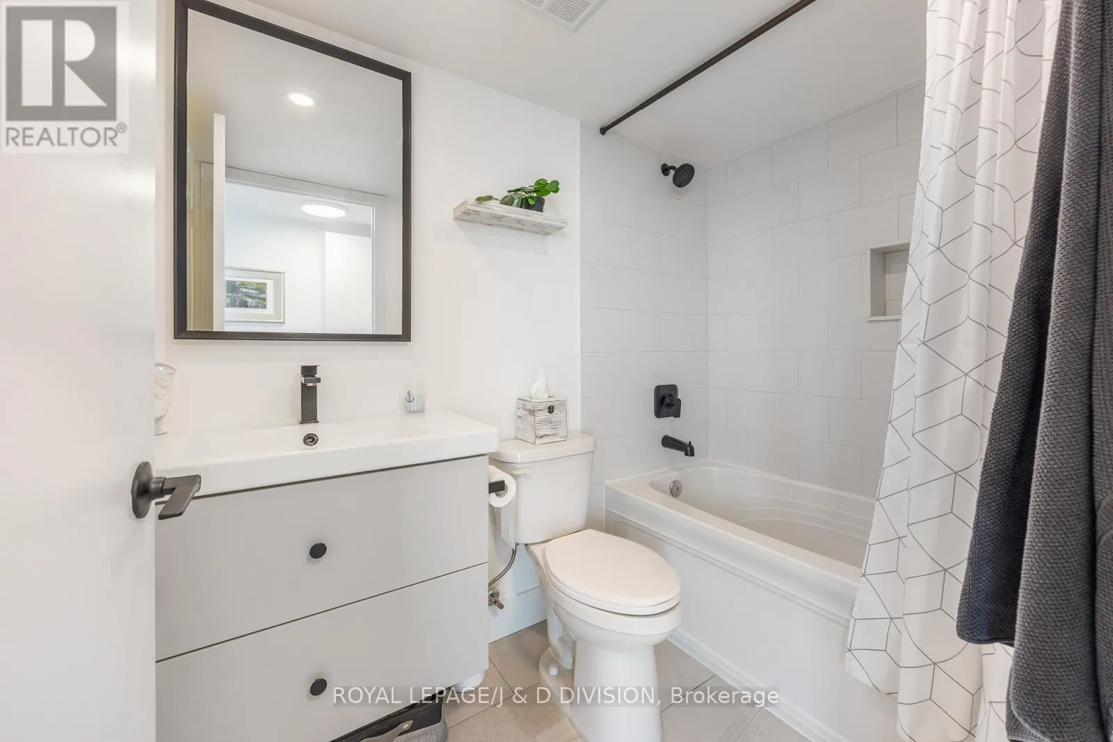 1203 - 410 QUEENS QUAY W