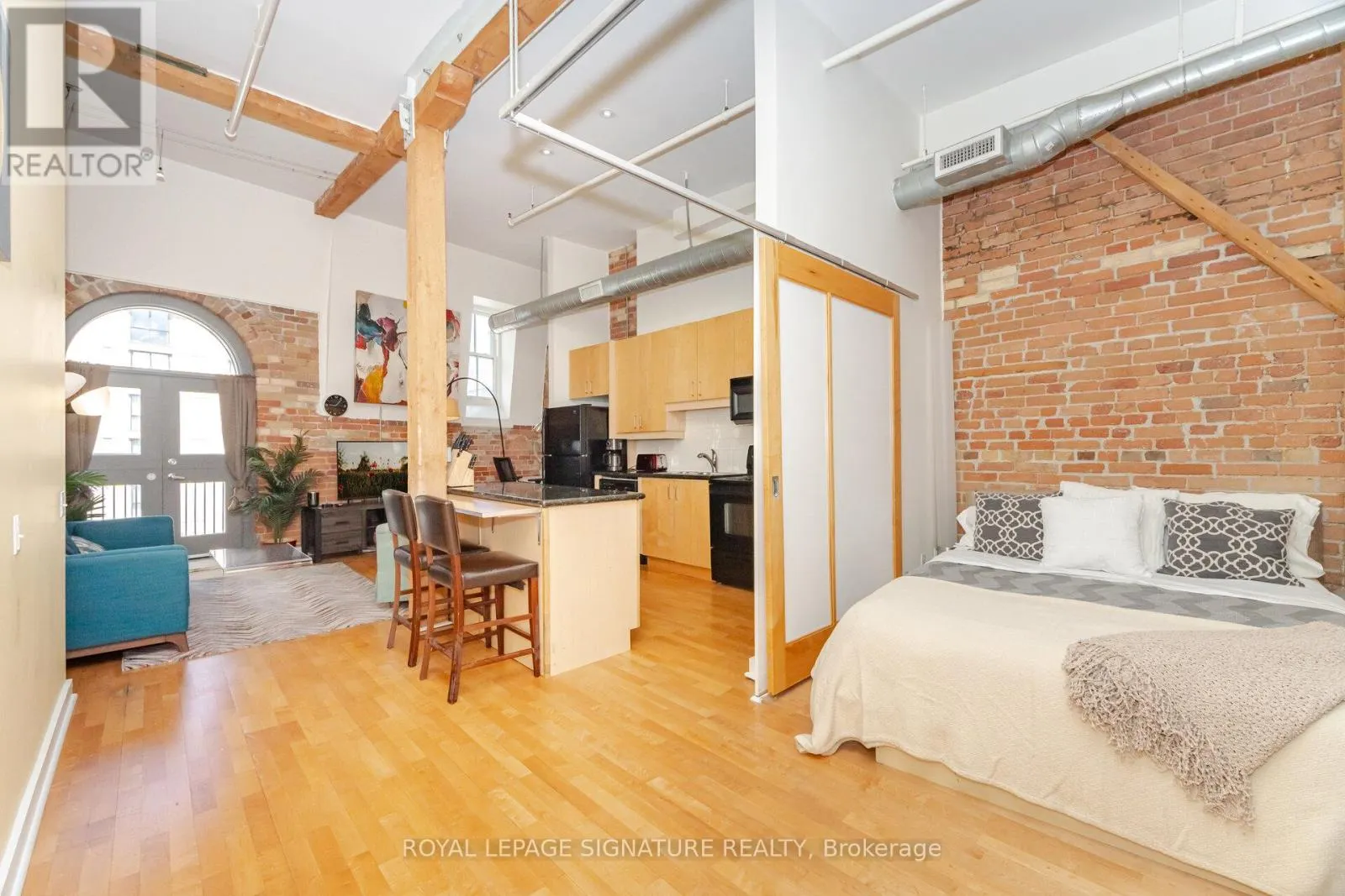 414 - 81A FRONT STREET E