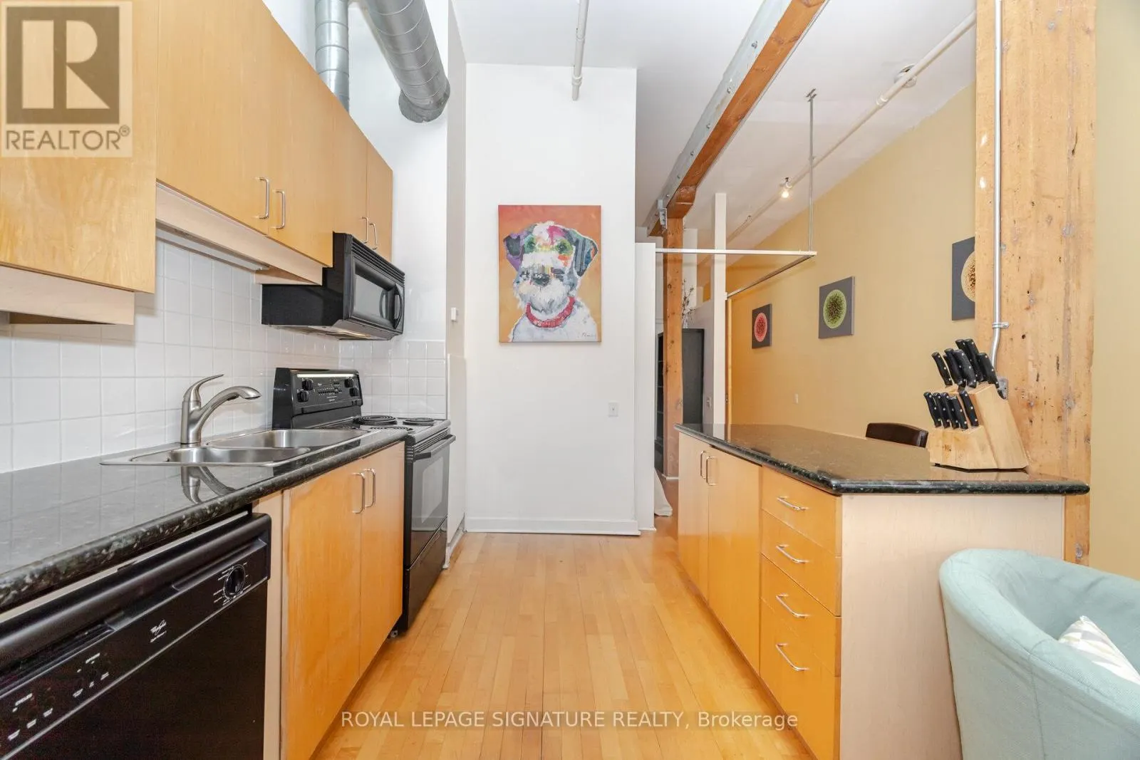414 - 81A FRONT STREET E