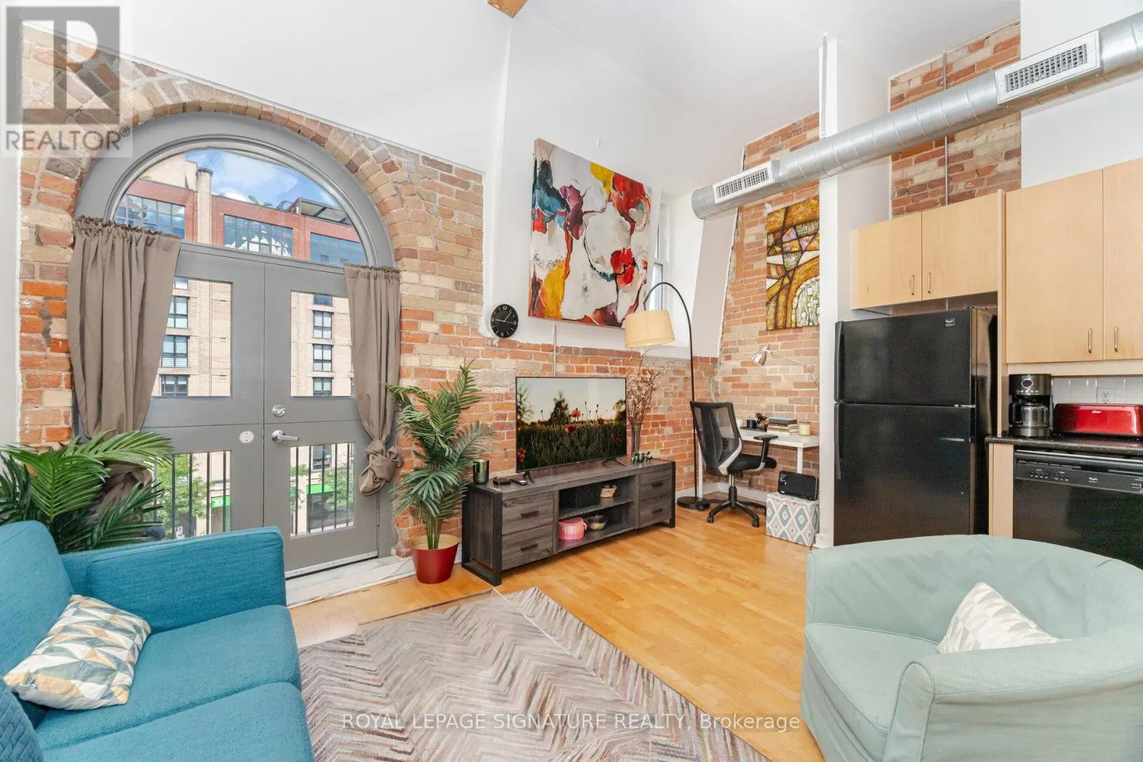 414 - 81A FRONT STREET E