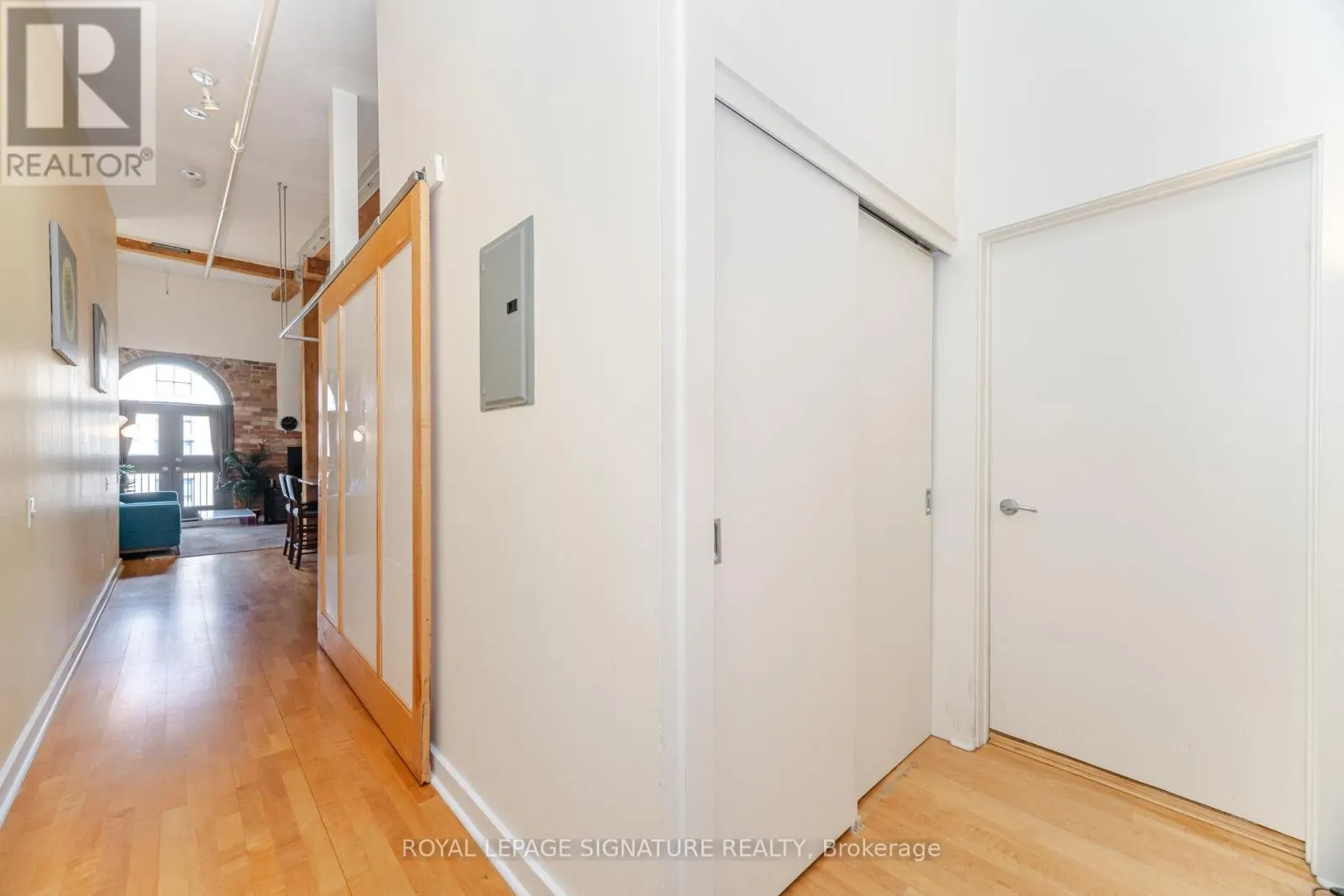 414 - 81A FRONT STREET E