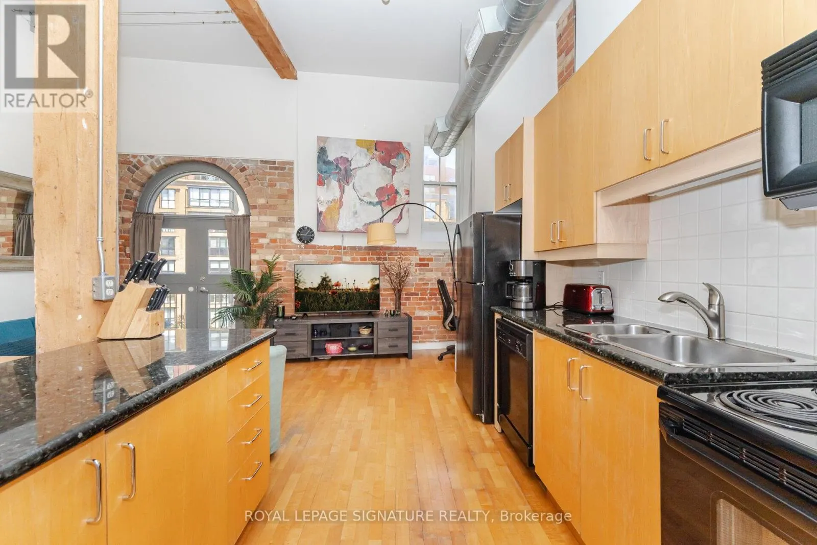 414 - 81A FRONT STREET E