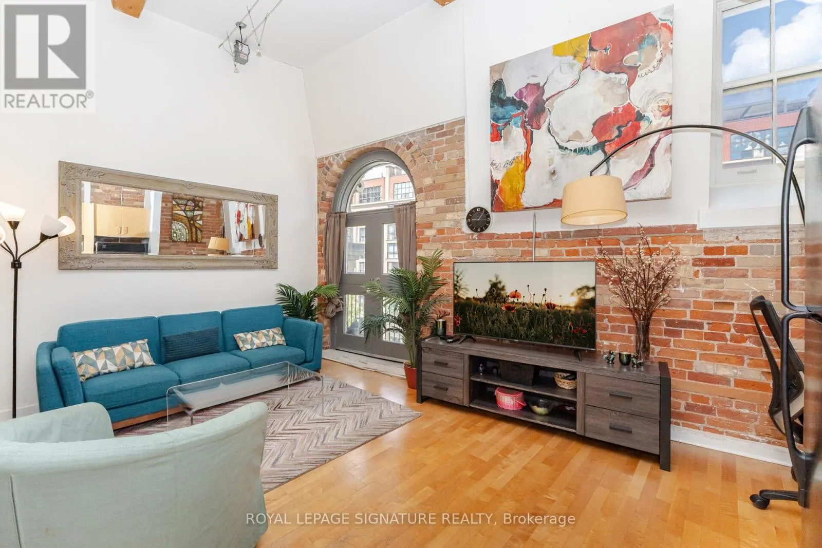 414 - 81A FRONT STREET E