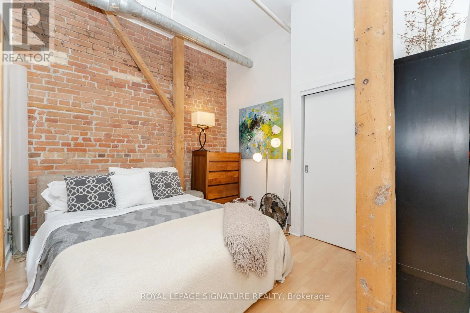 414 - 81A FRONT STREET E