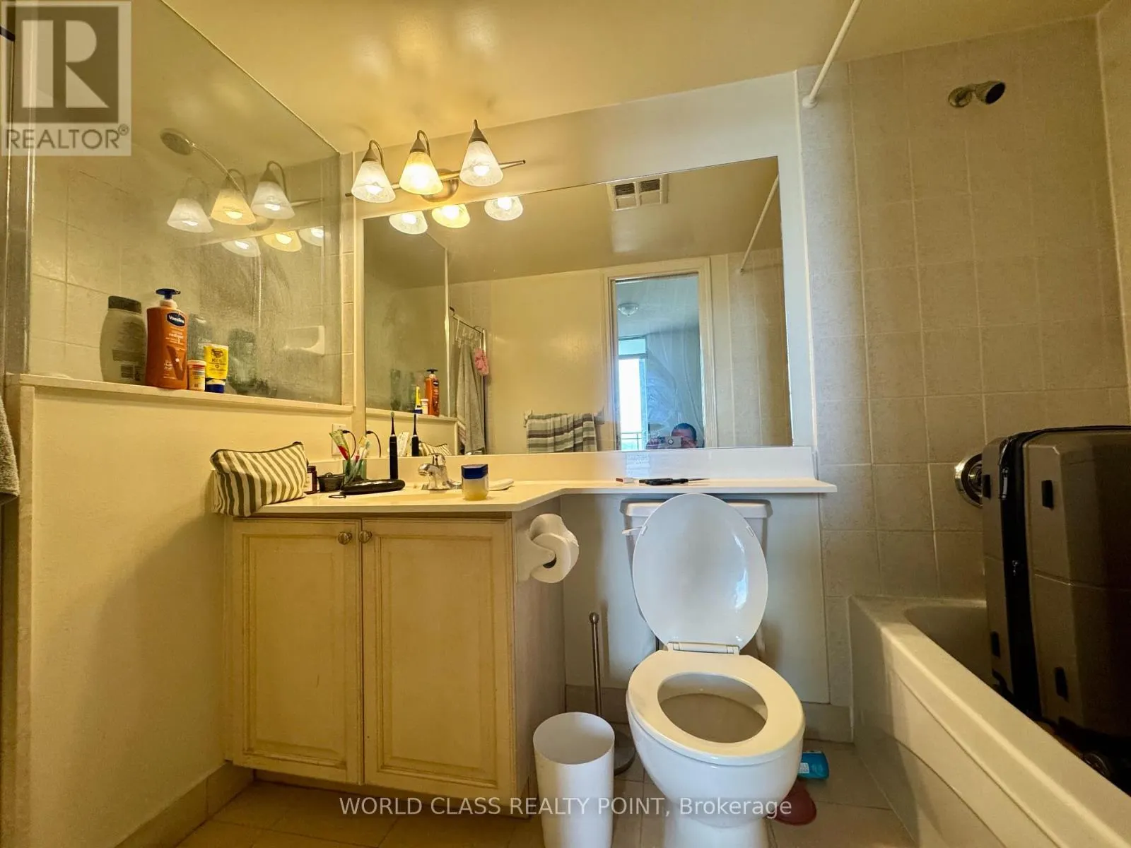 1719 - 230 QUEENS QUAY W