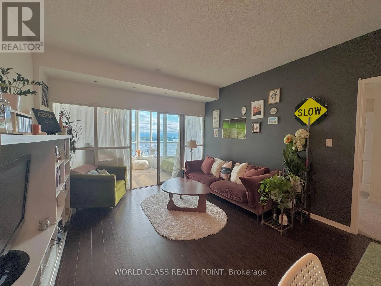 1719 - 230 QUEENS QUAY W
