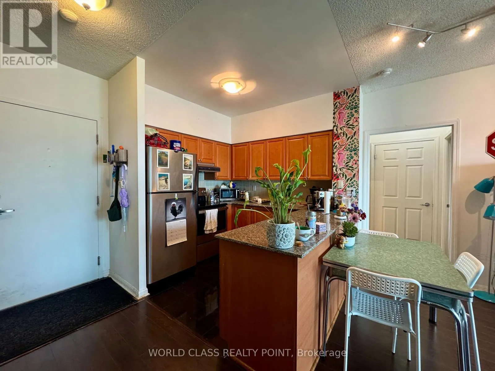 1719 - 230 QUEENS QUAY W