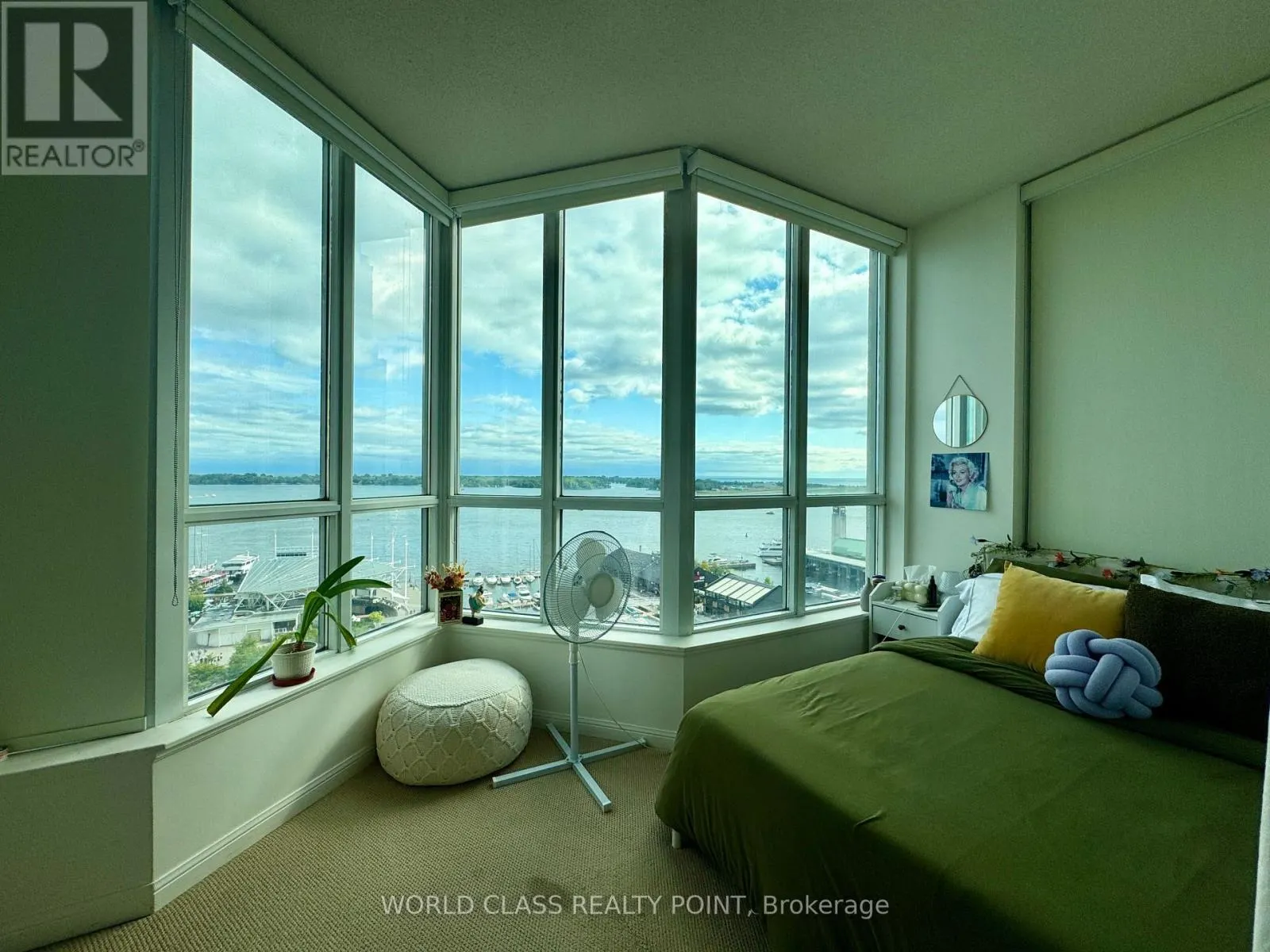 1719 - 230 QUEENS QUAY W