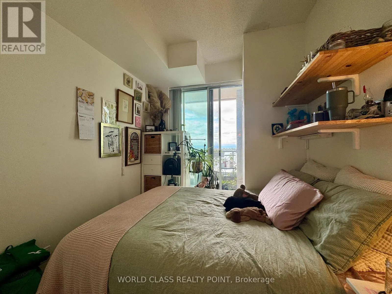 1719 - 230 QUEENS QUAY W