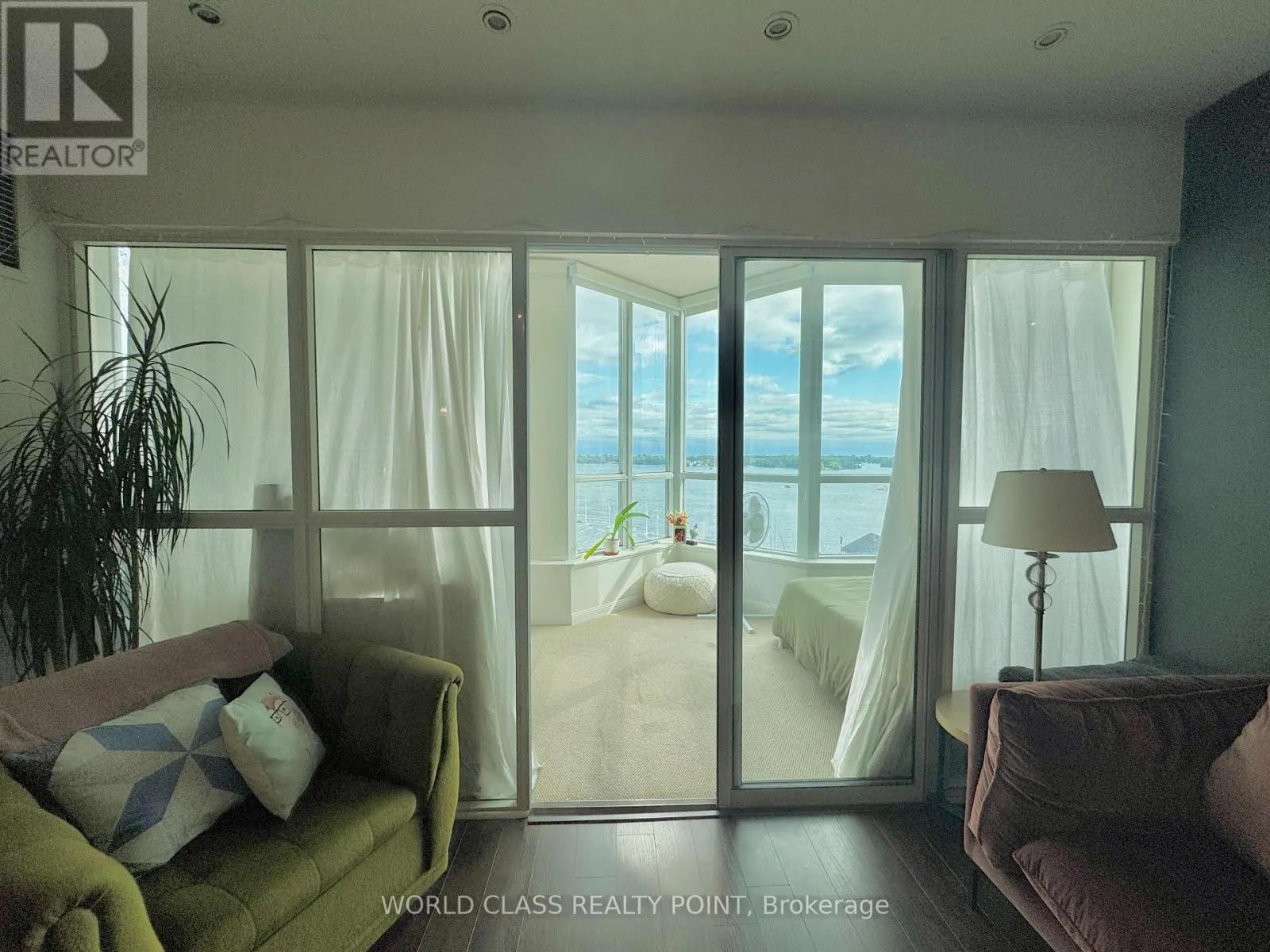 1719 - 230 QUEENS QUAY W