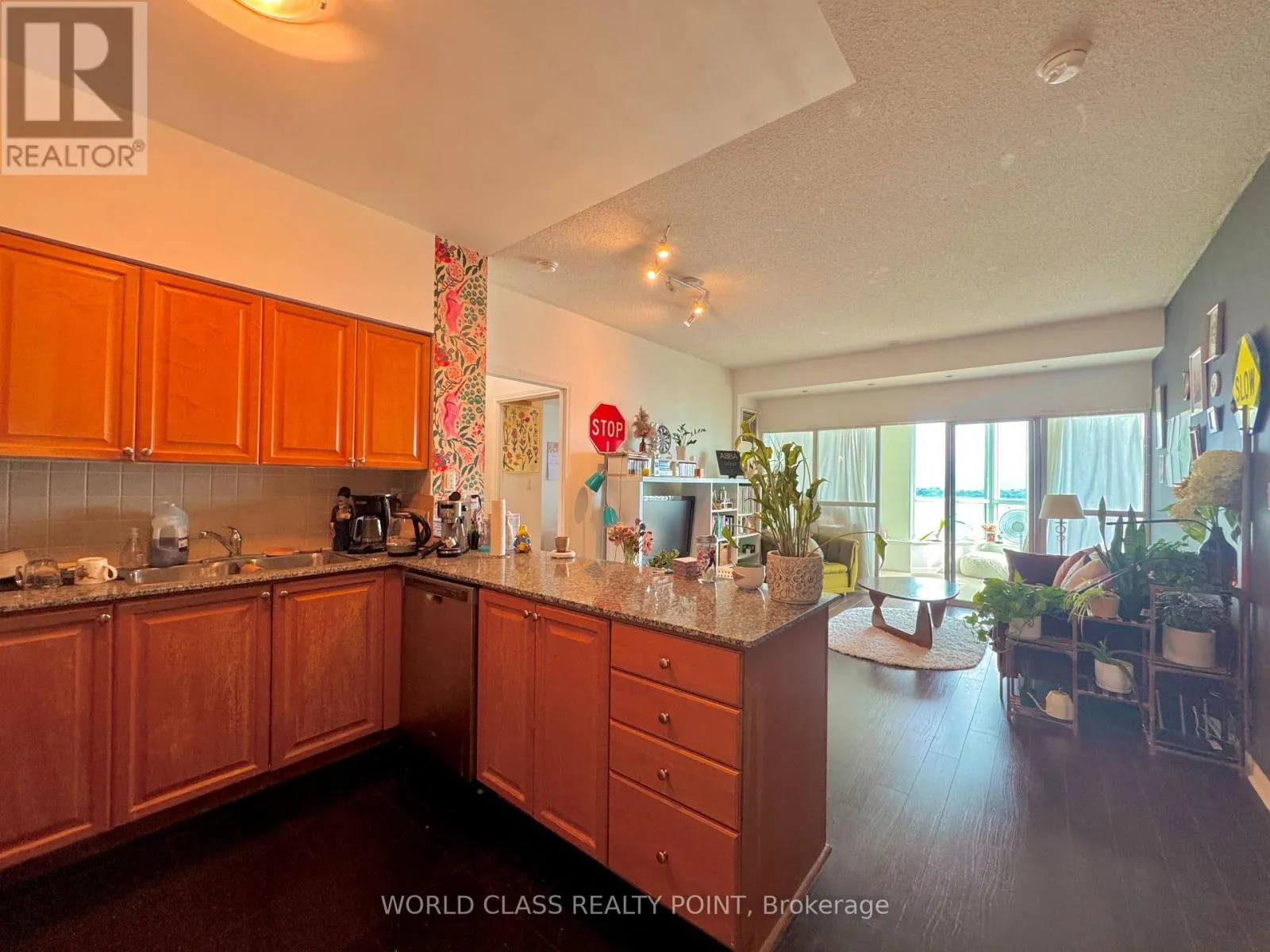 1719 - 230 QUEENS QUAY W