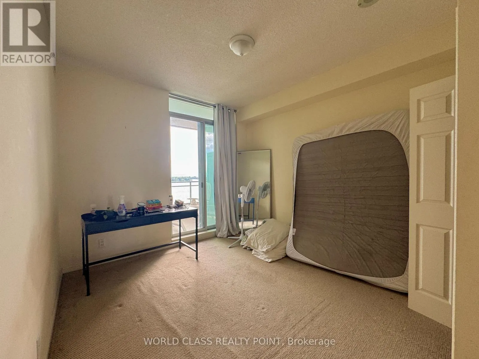 1719 - 230 QUEENS QUAY W