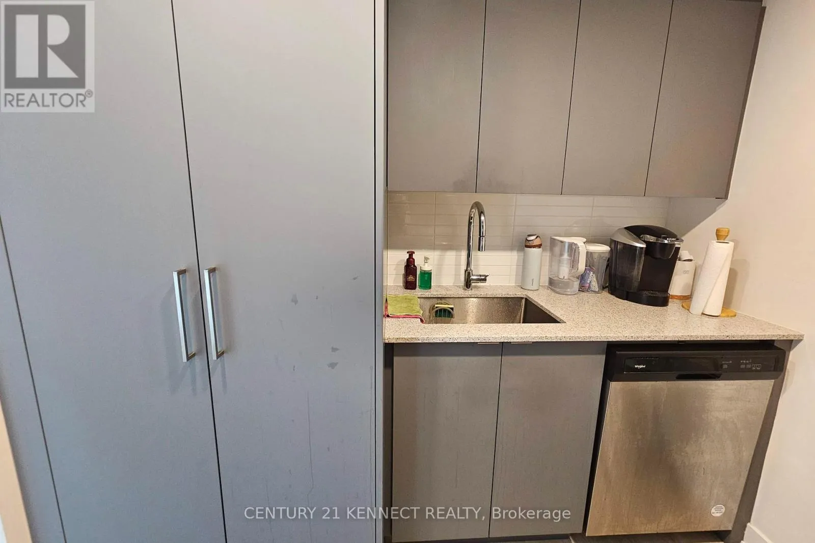 316 - 30 TRETTI WAY