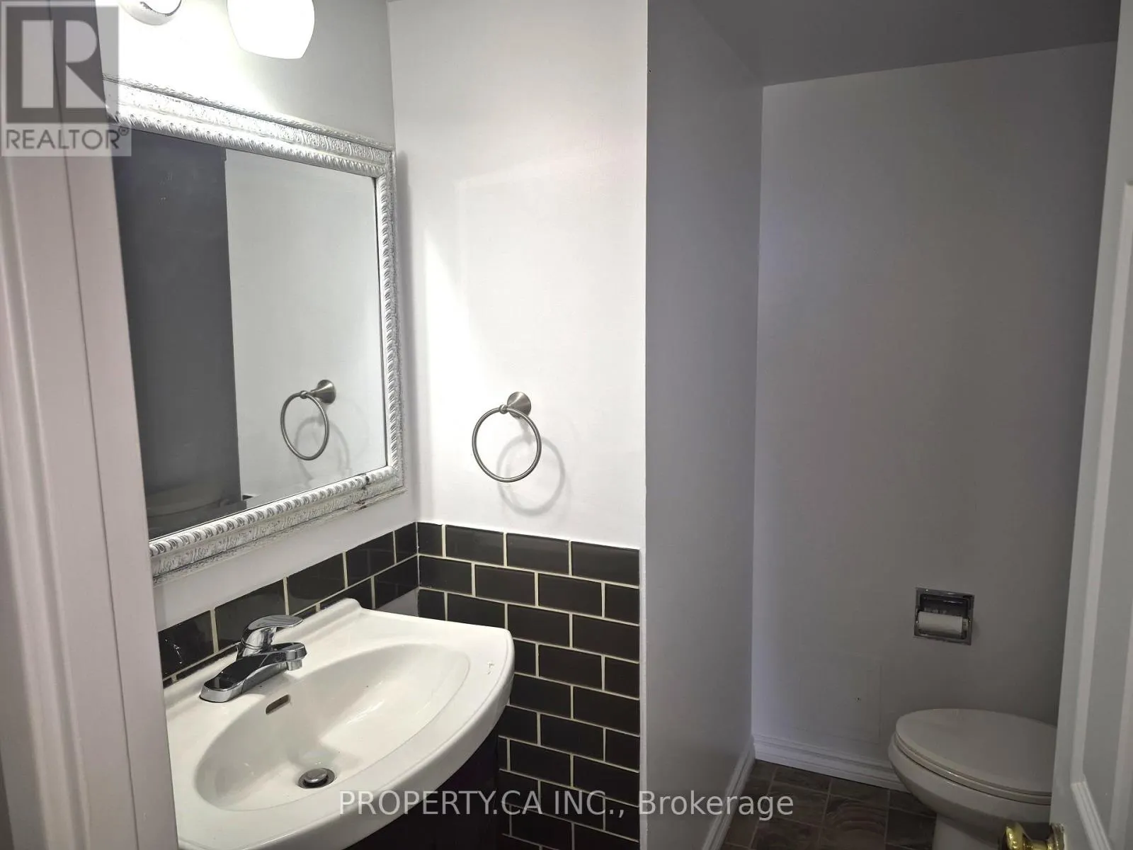 1206 - 5460 YONGE STREET