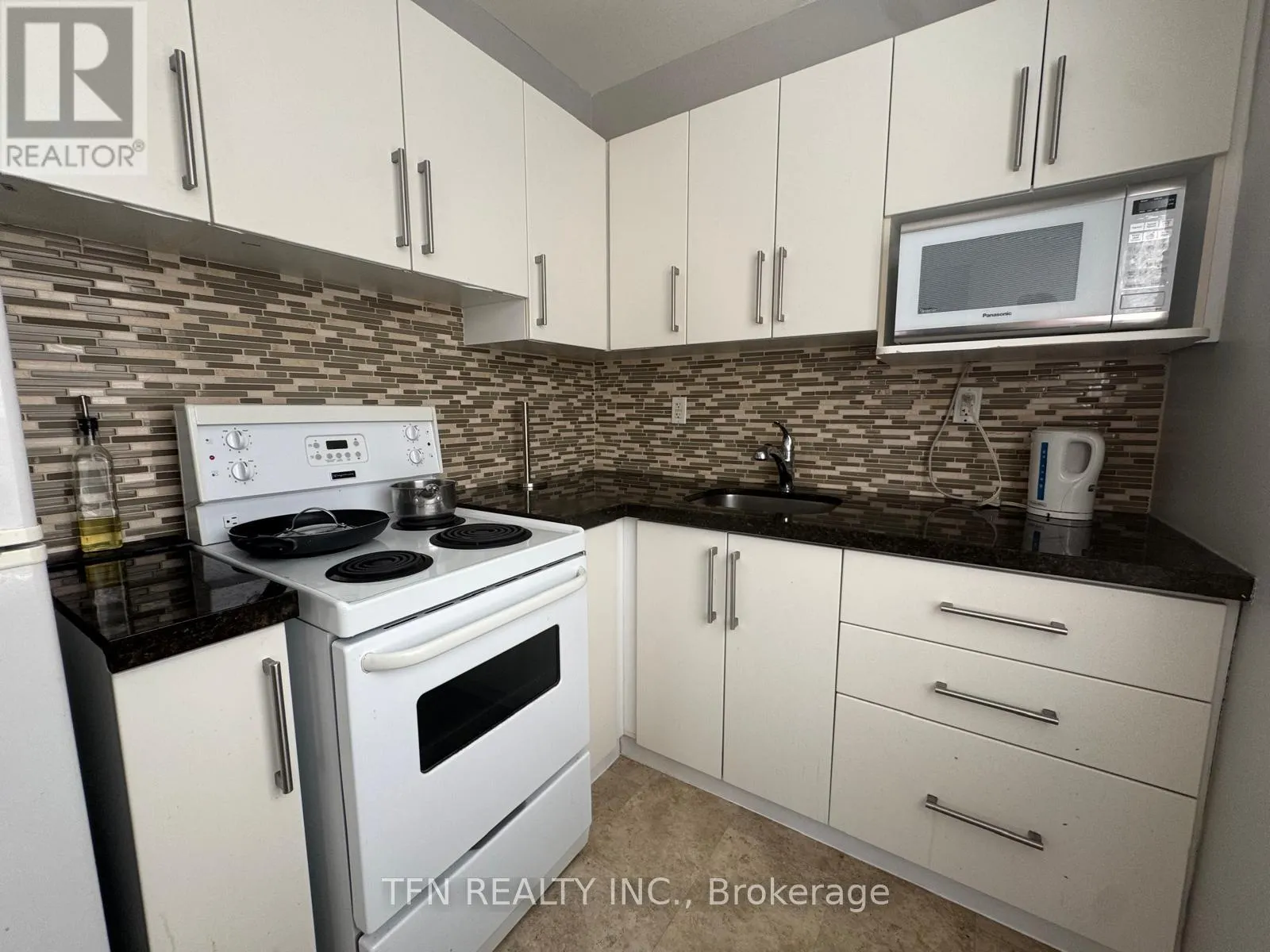 102 - 1112 AVENUE ROAD