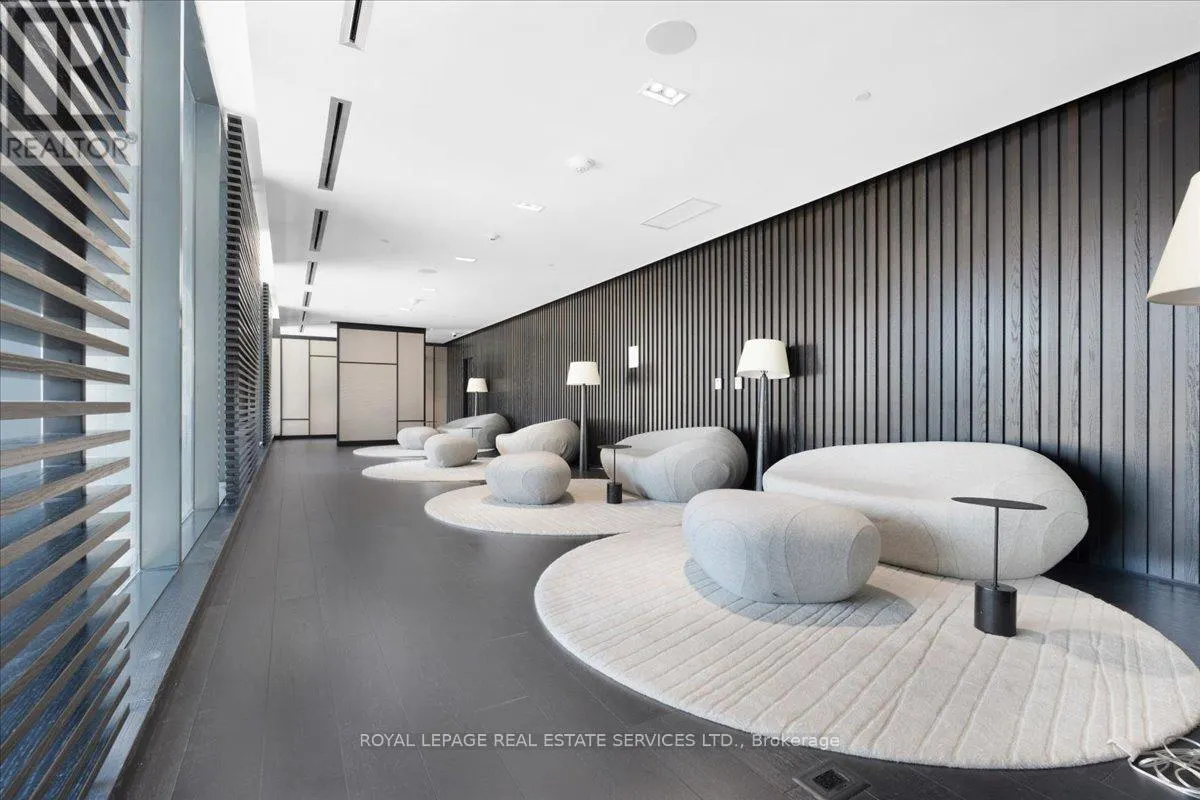 911 - 501 YONGE STREET