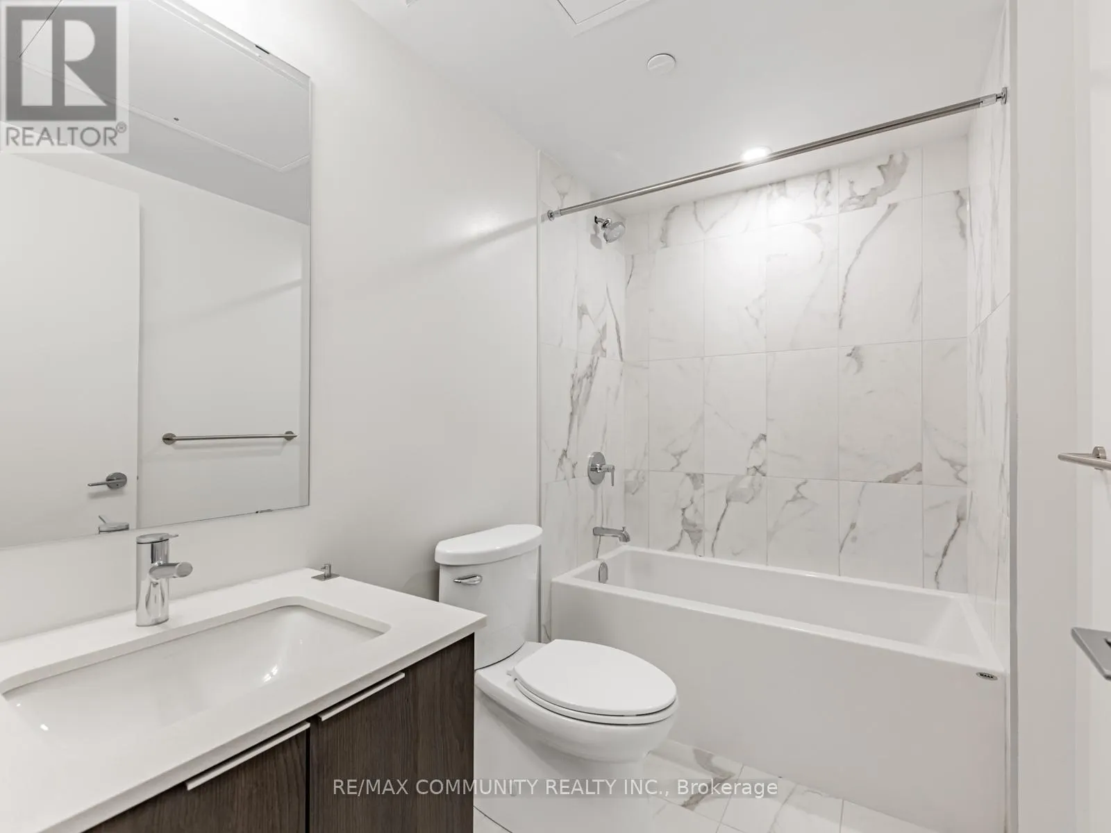 3506 - 357 KING STREET W
