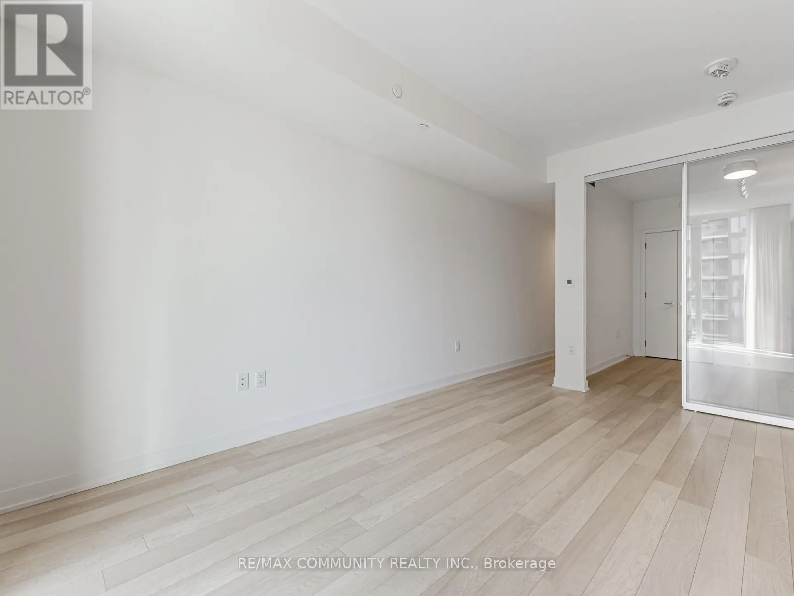 3506 - 357 KING STREET W