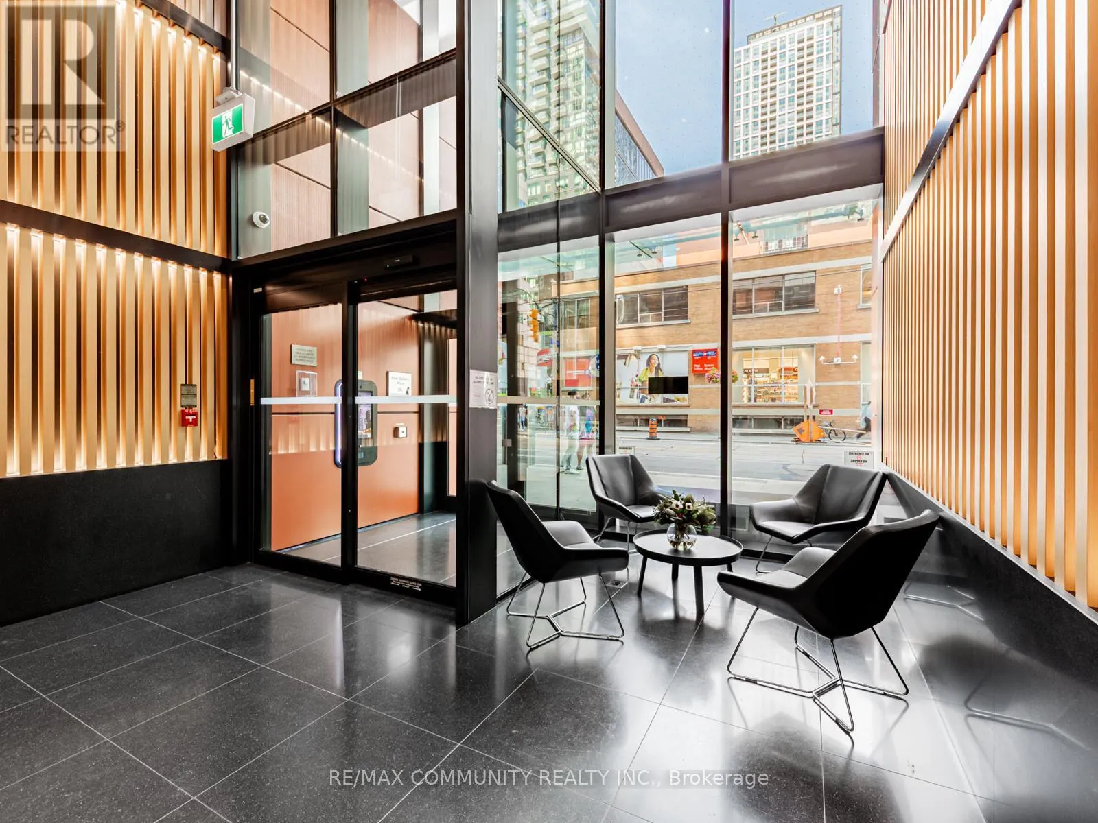 3506 - 357 KING STREET W