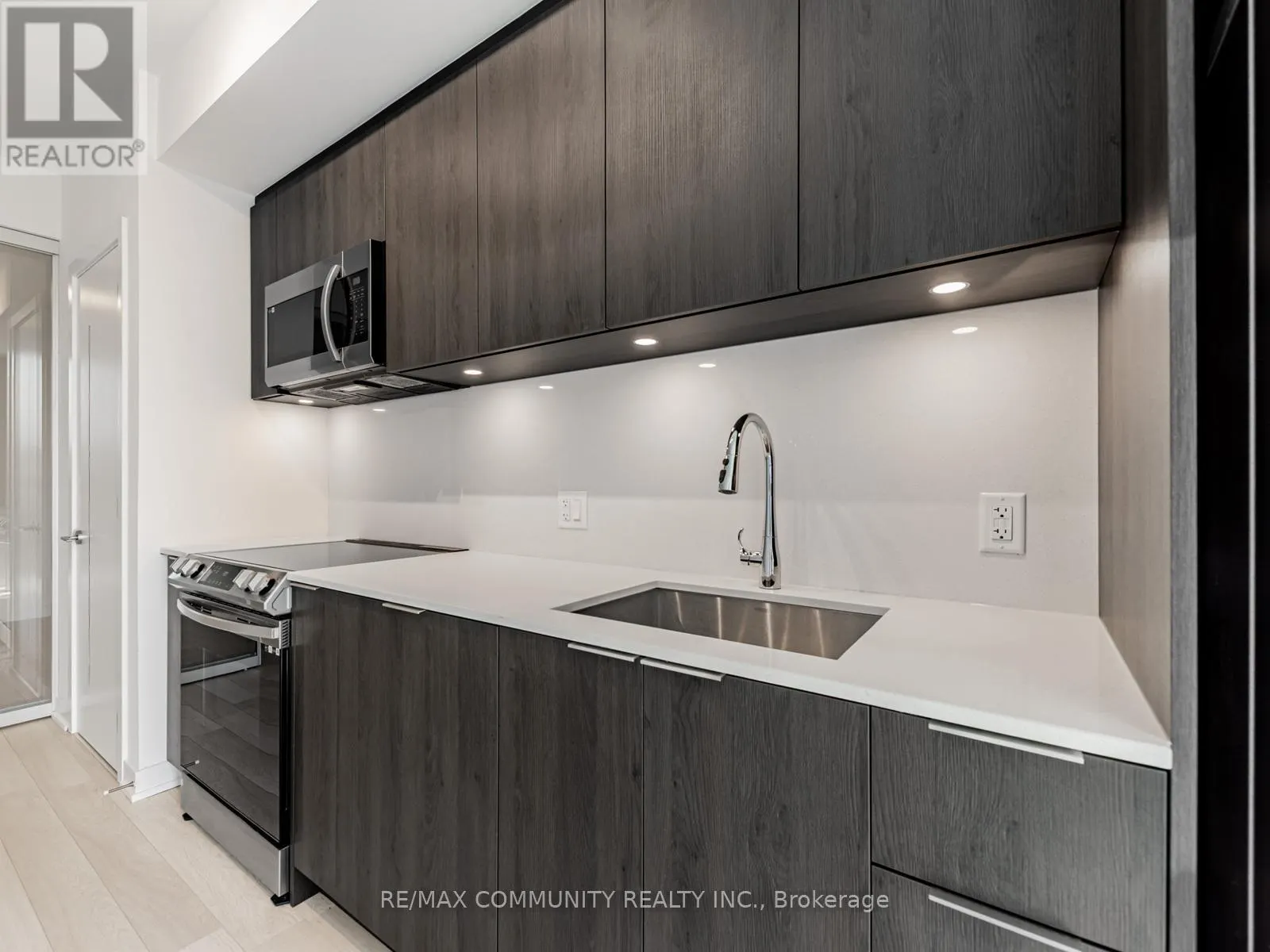 3506 - 357 KING STREET W