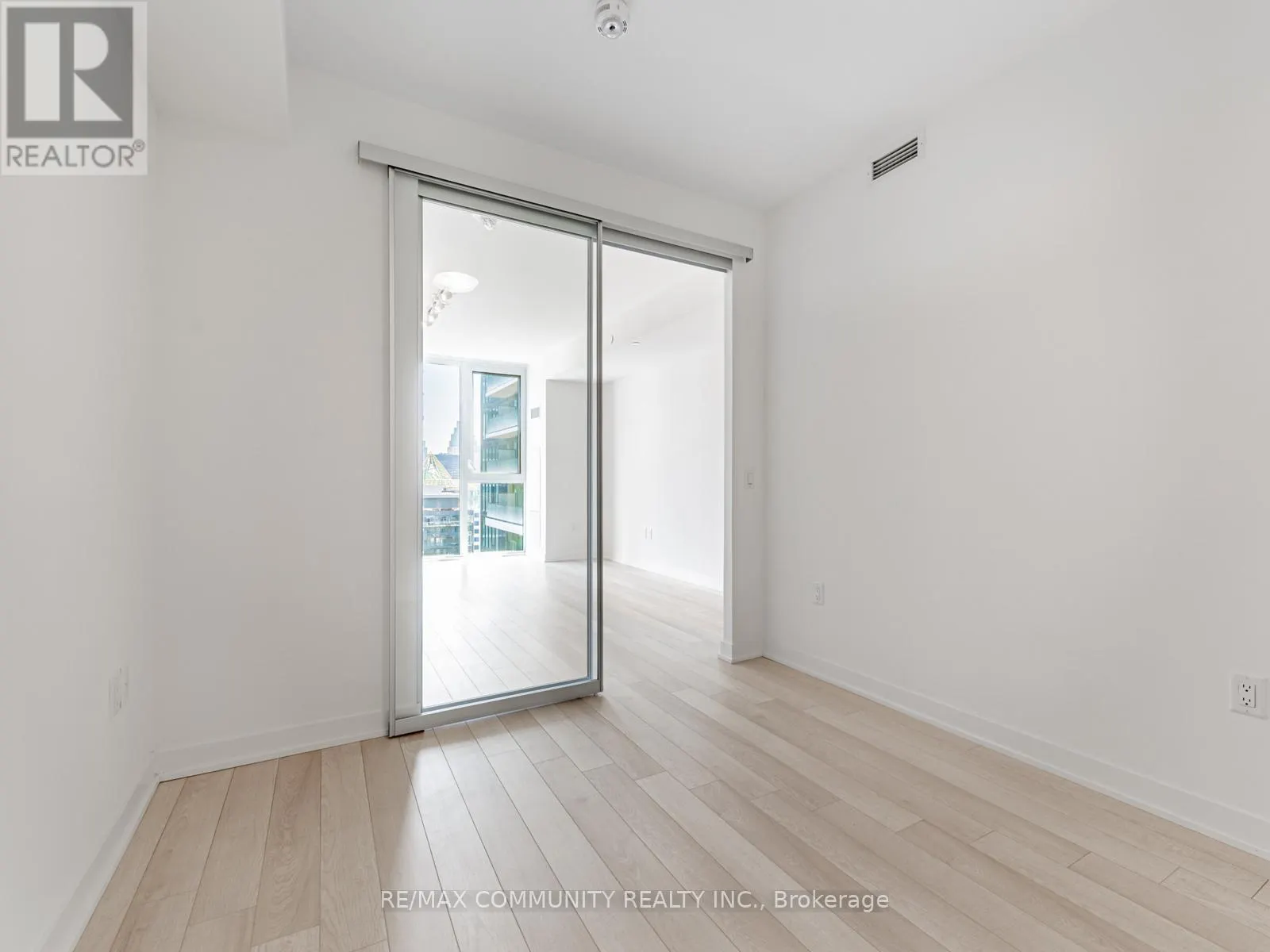 3506 - 357 KING STREET W