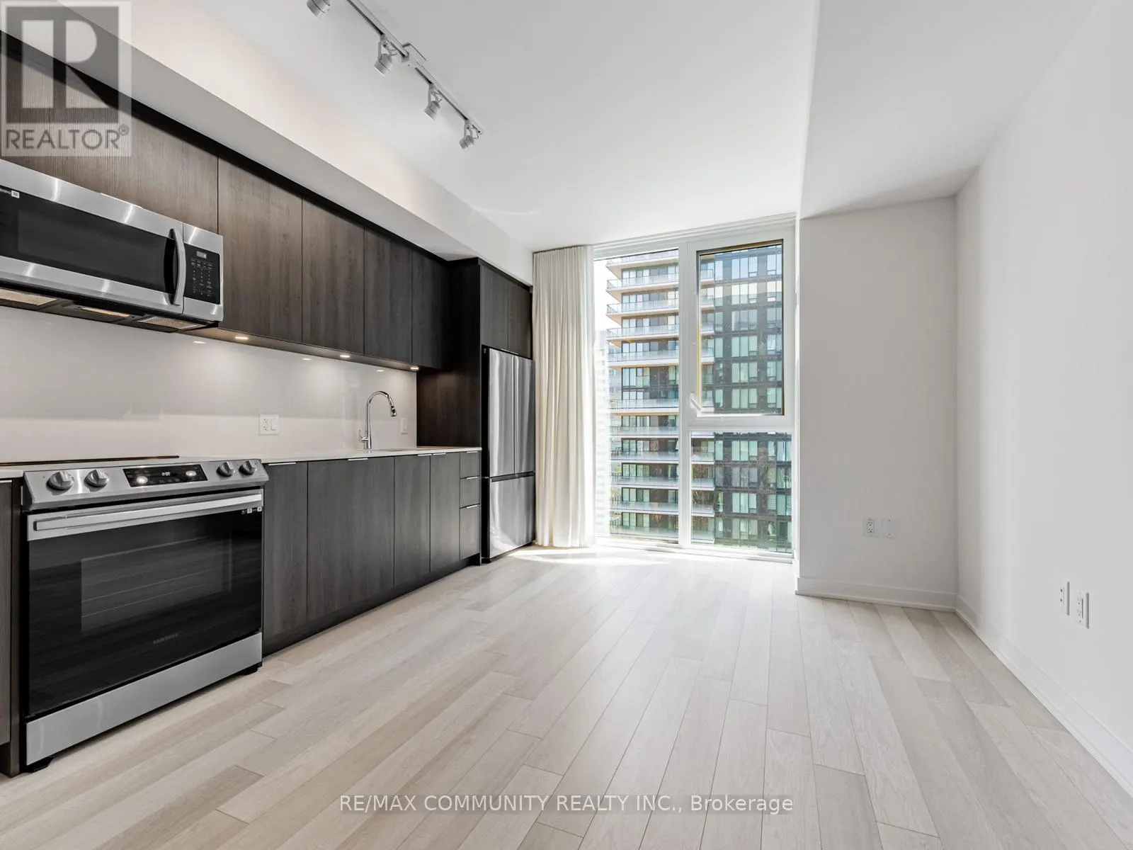 3506 - 357 KING STREET W