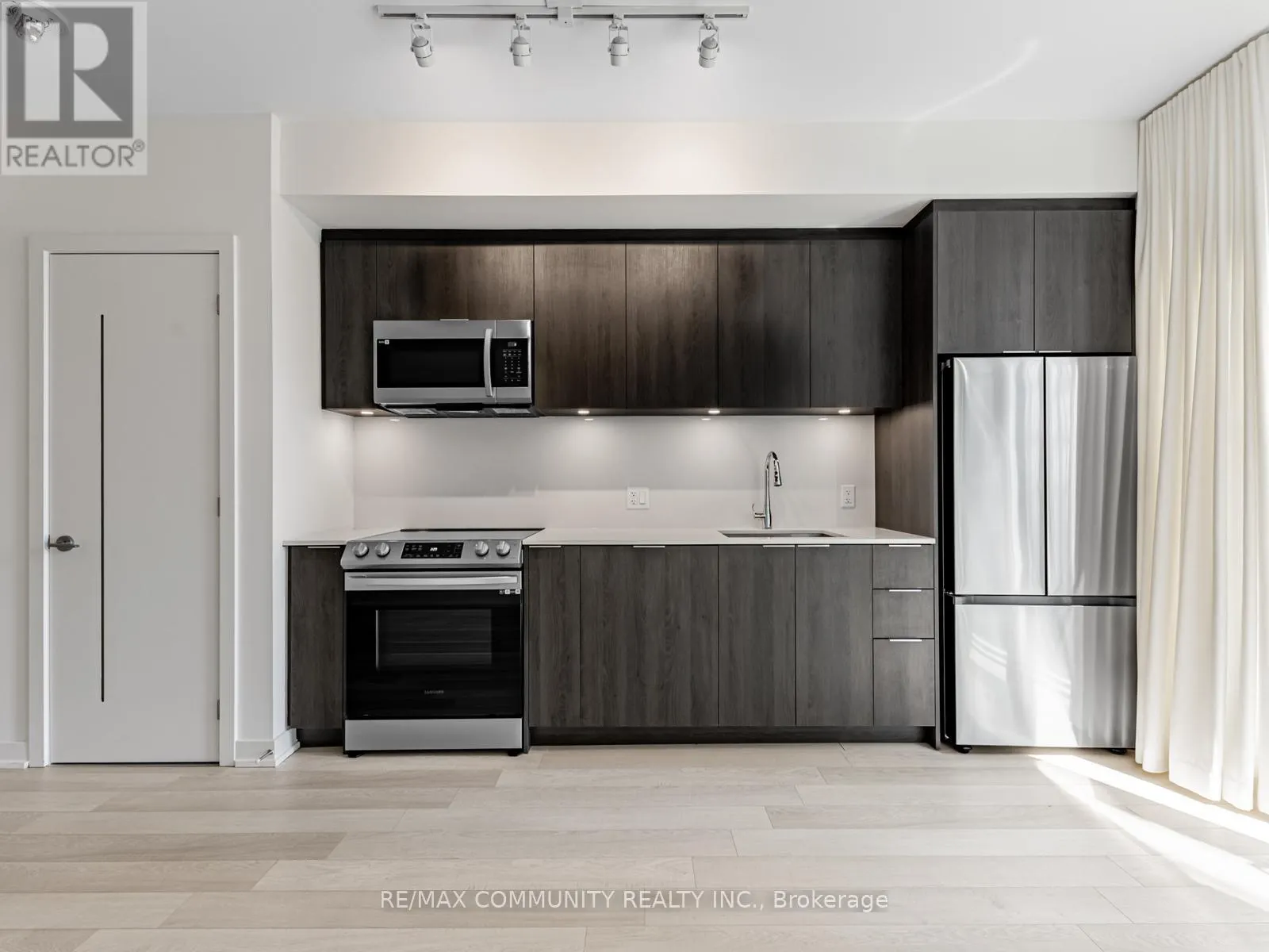 3506 - 357 KING STREET W