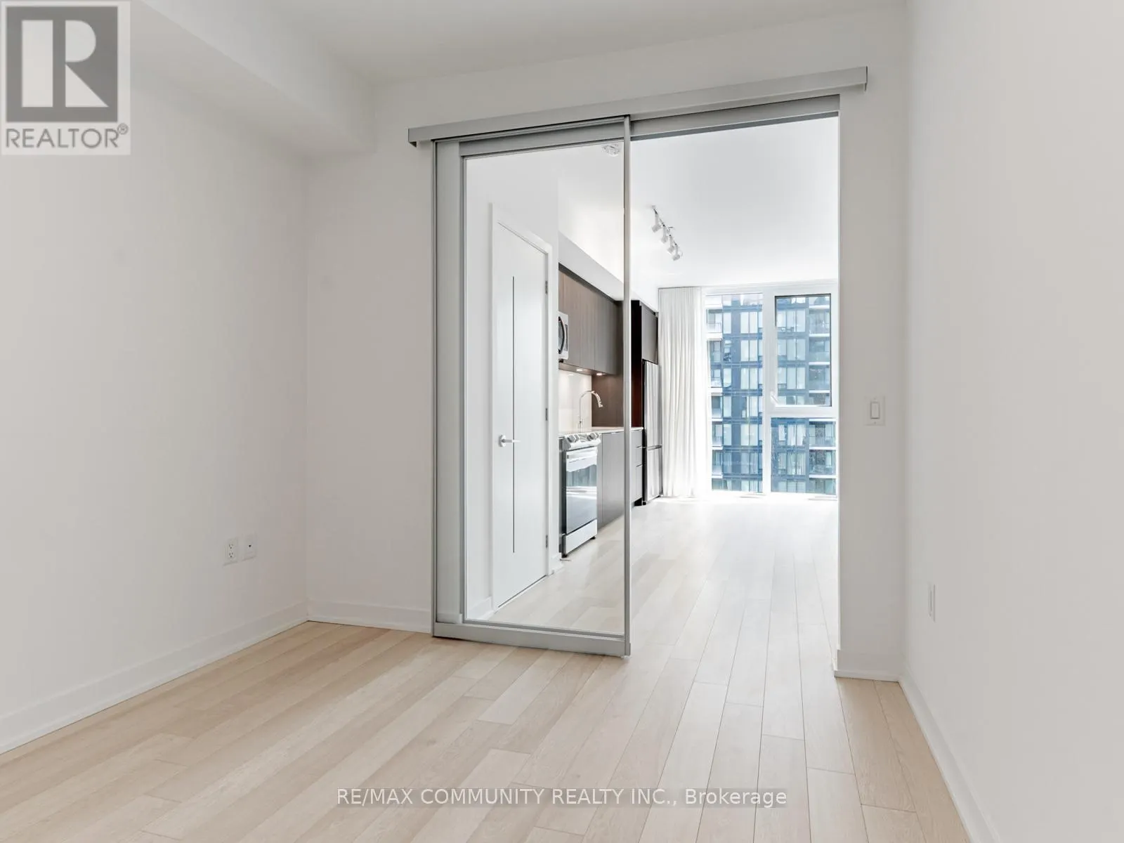 3506 - 357 KING STREET W