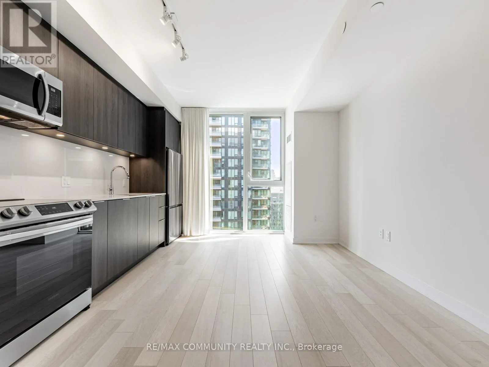 3506 - 357 KING STREET W
