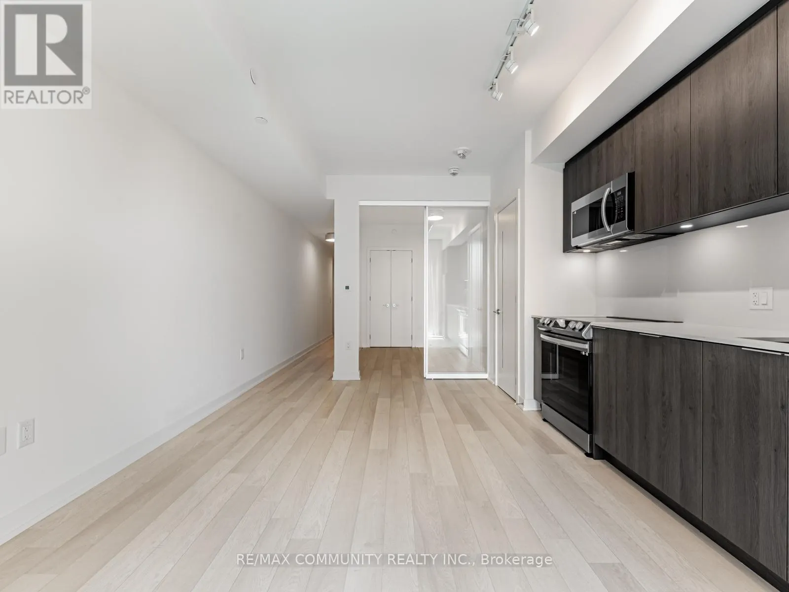 3506 - 357 KING STREET W