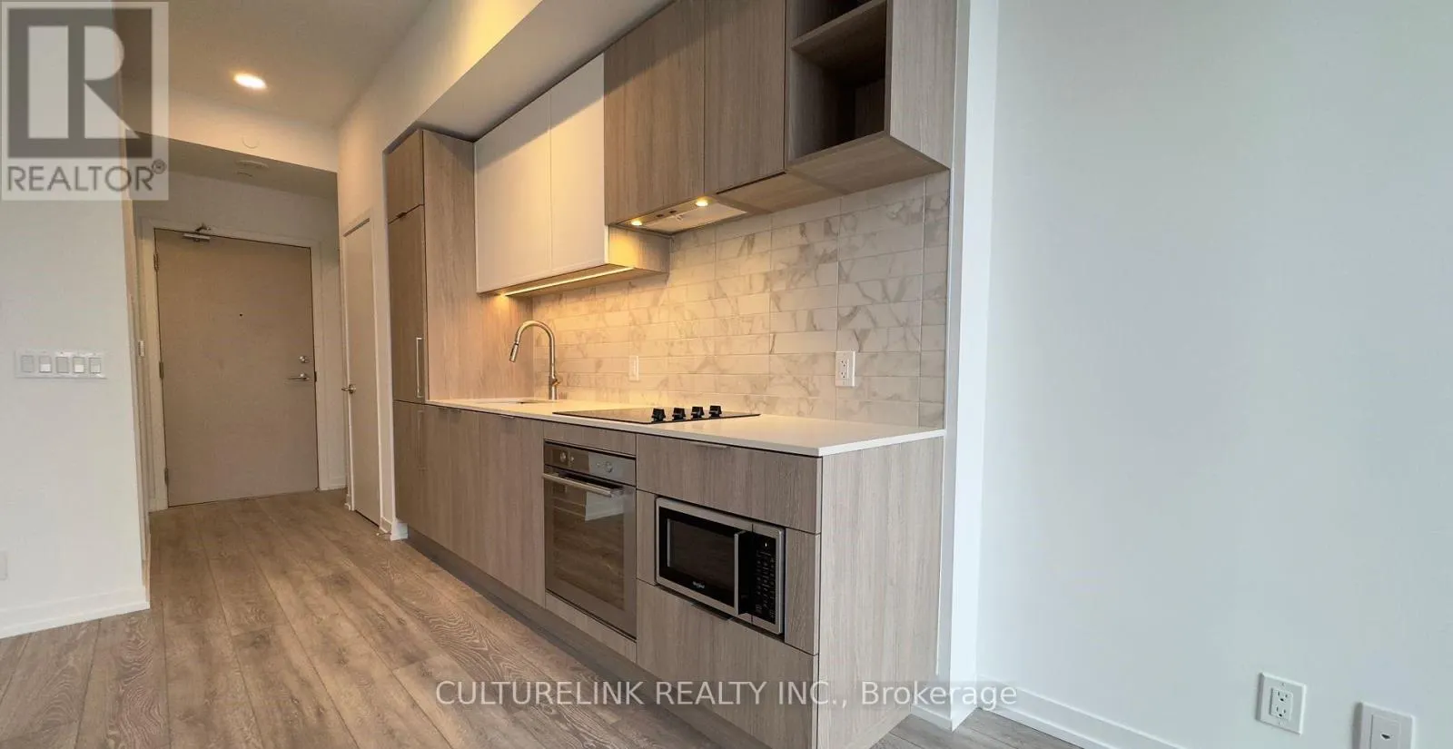 1111 - 2020 BATHURST STREET N