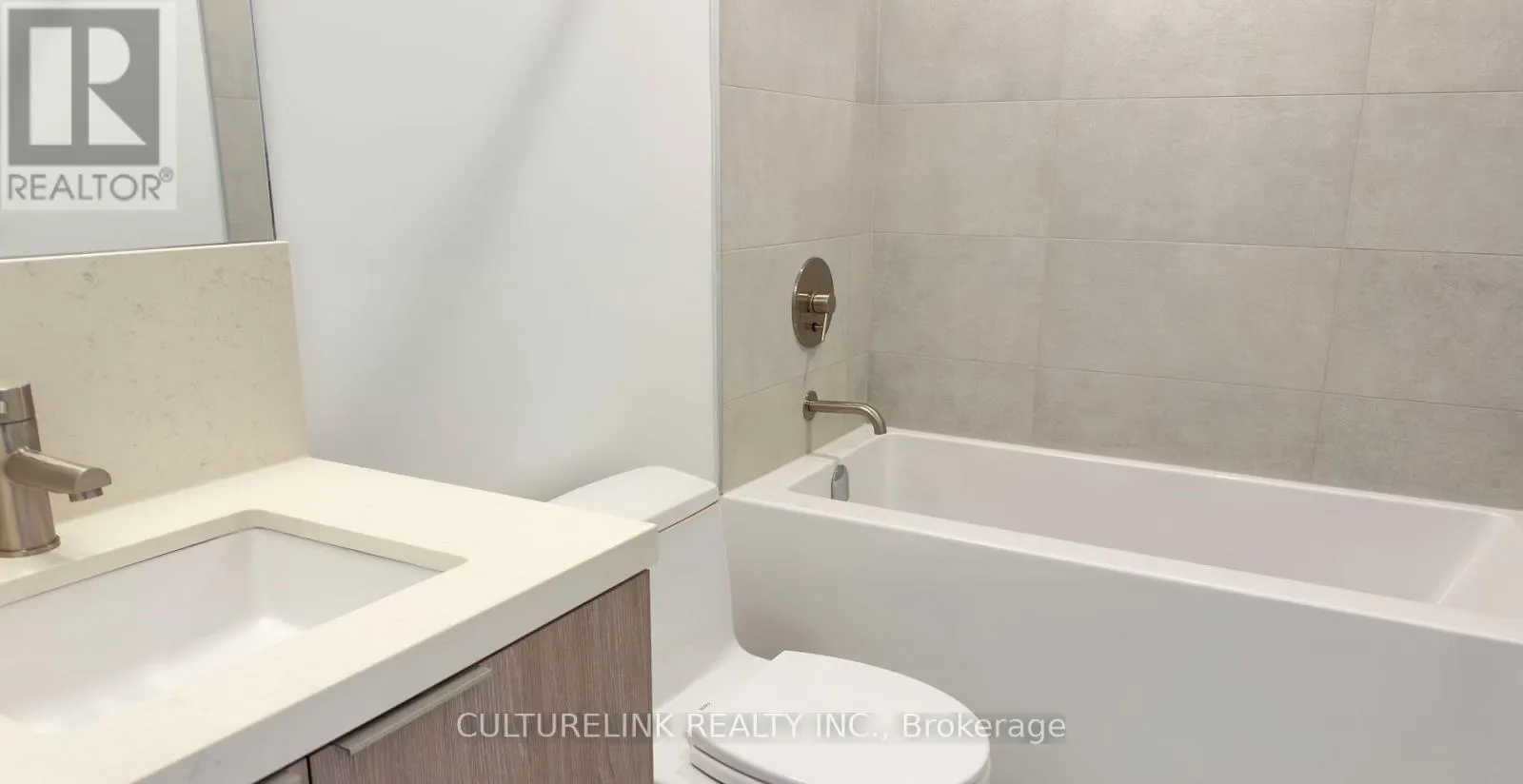 1111 - 2020 BATHURST STREET N